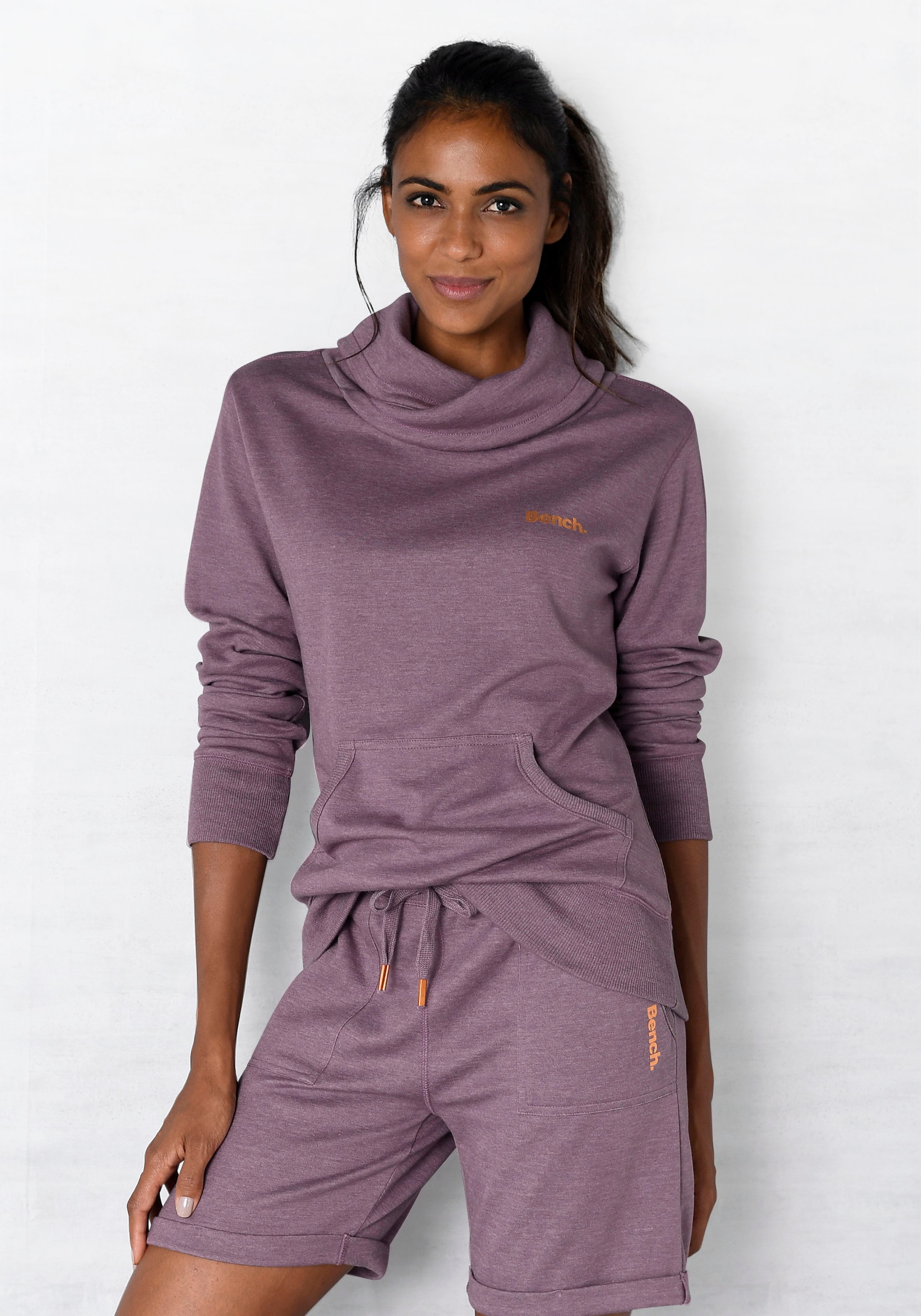 Bench. Loungewear Longsweatshirt, mit Stehkragen in Layeroptik und Kängurutasche, Loungewear