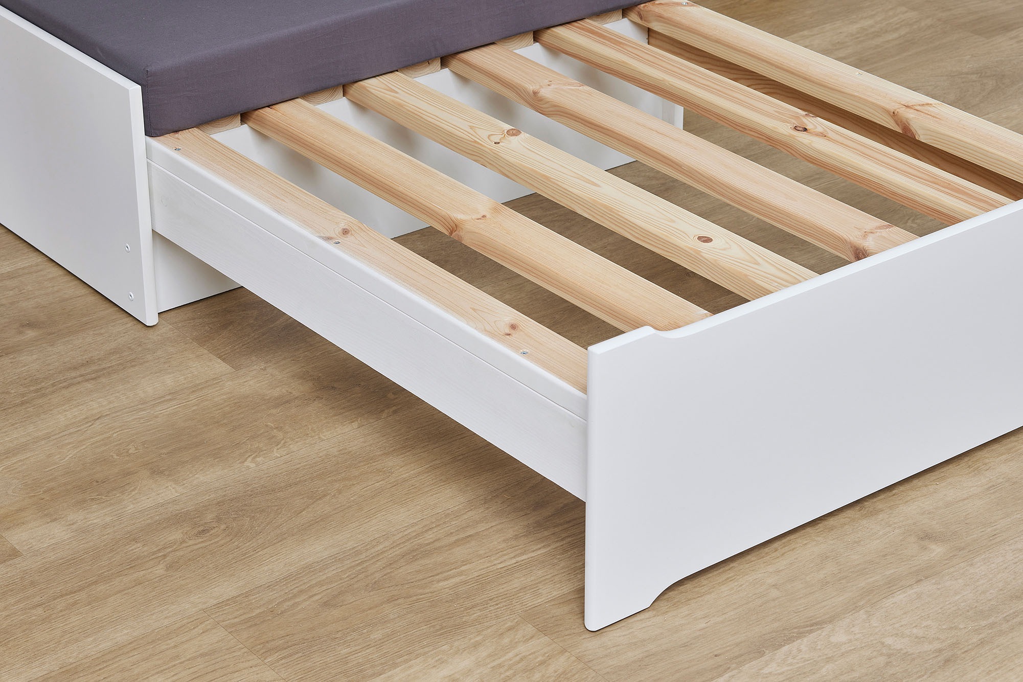 Hoppekids Hochbett »ECO Dream 90x200 mit Schreibtisch & Loungesofa / Gästebett«, Kinderbett aus Massivholz, Sofa ausziehbar zum Gästebett