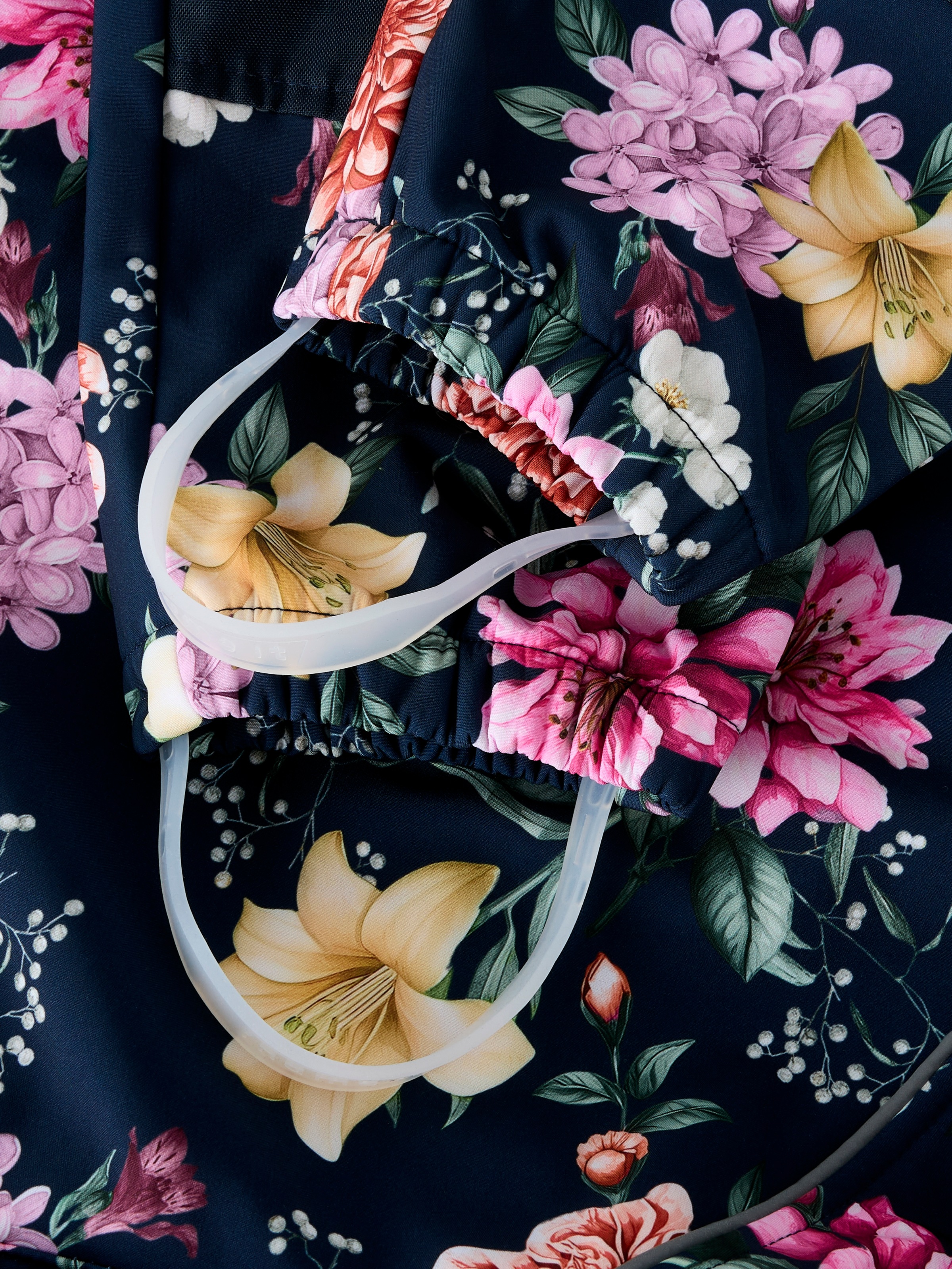 Name It Softshelloverall »NMFALFA08 SOFTSHELL SUIT AOP 1FO NOOS« mit verstellbarer und abnehmbarer Fußschlaufe