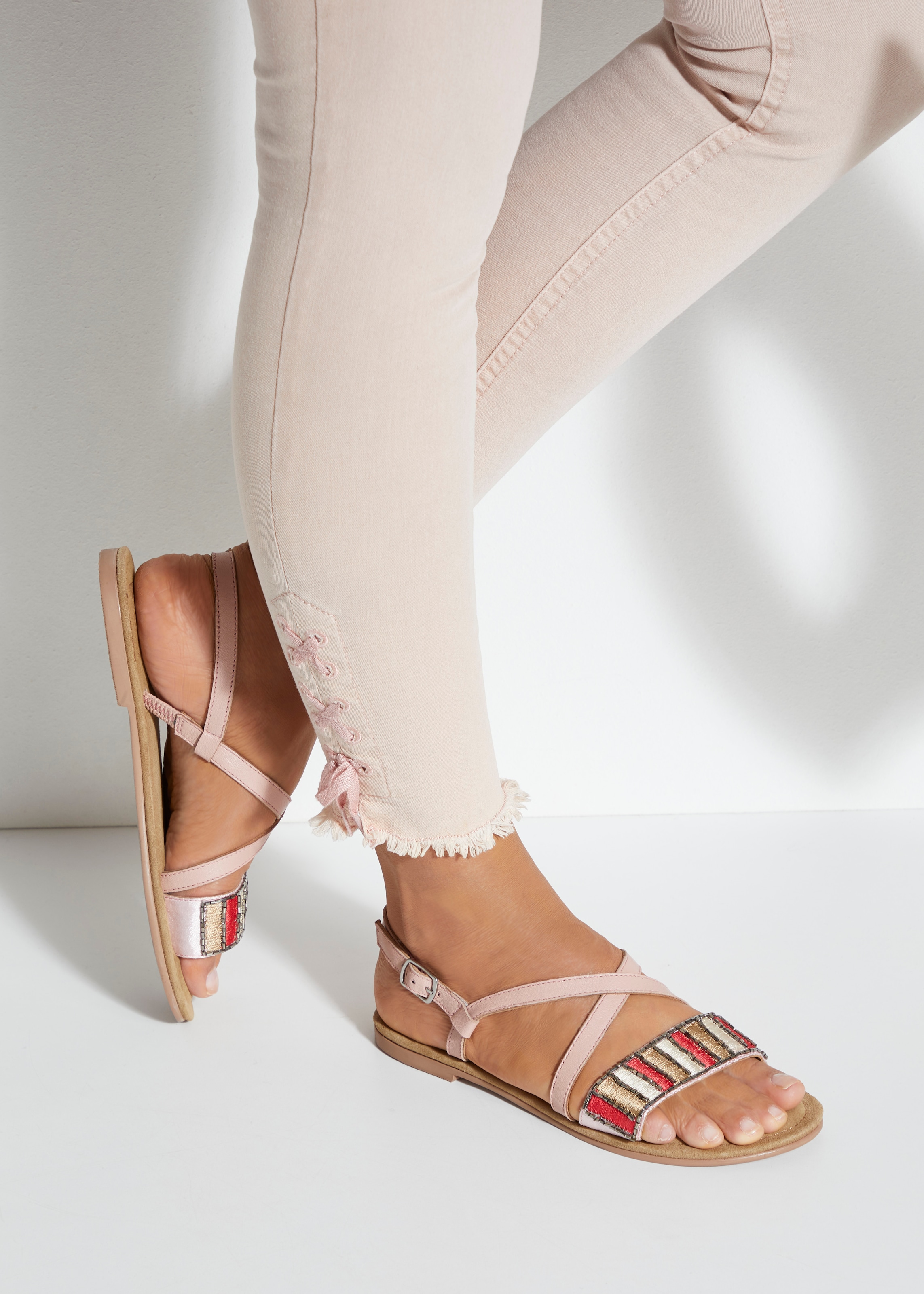 LASCANA Sandale »Sommerschuh«, Sandalette, Sommerschuh aus Leder mit dekorativem Band