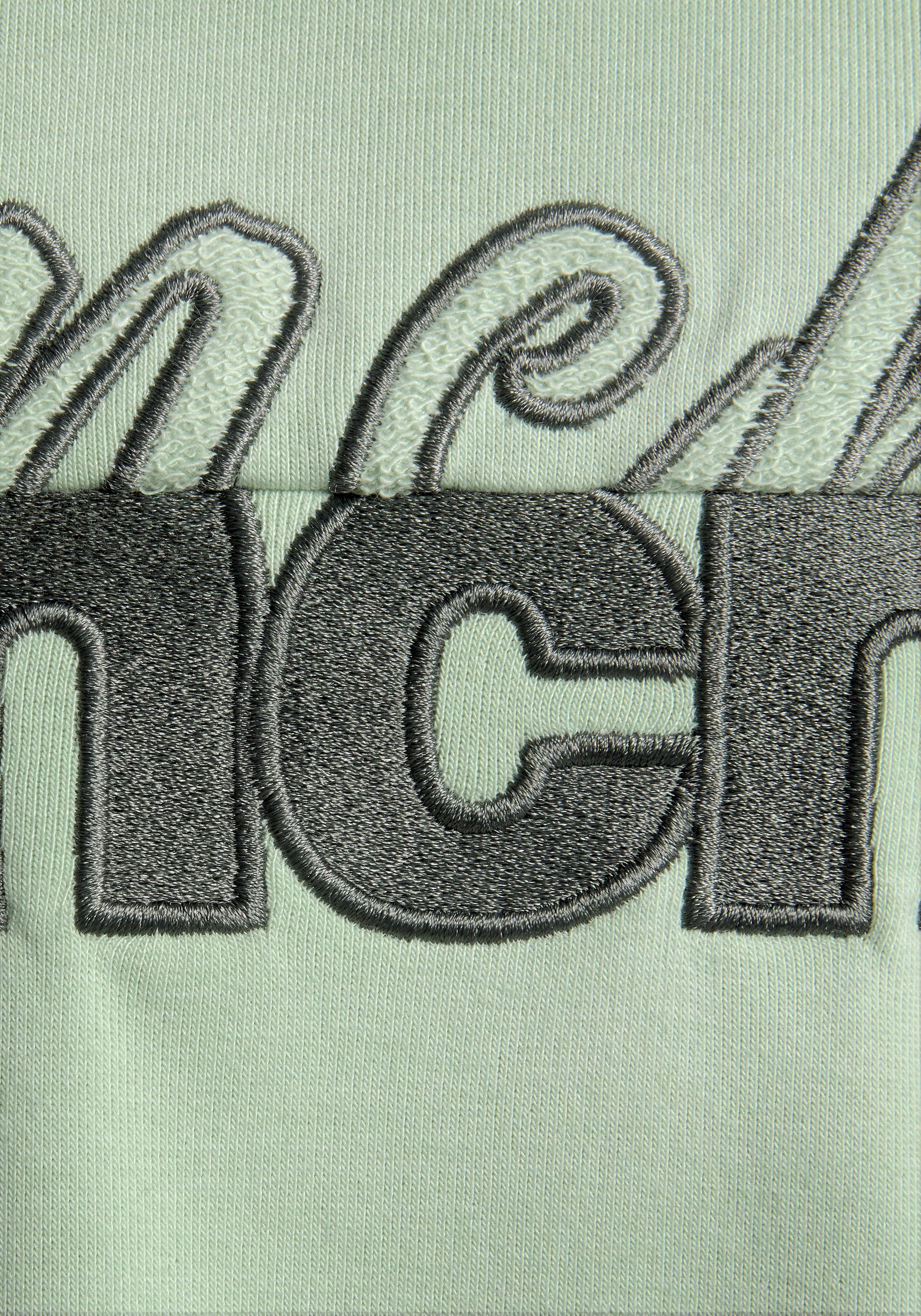 Bench. Sweatkleid, mit aufwendiger Logostickerei