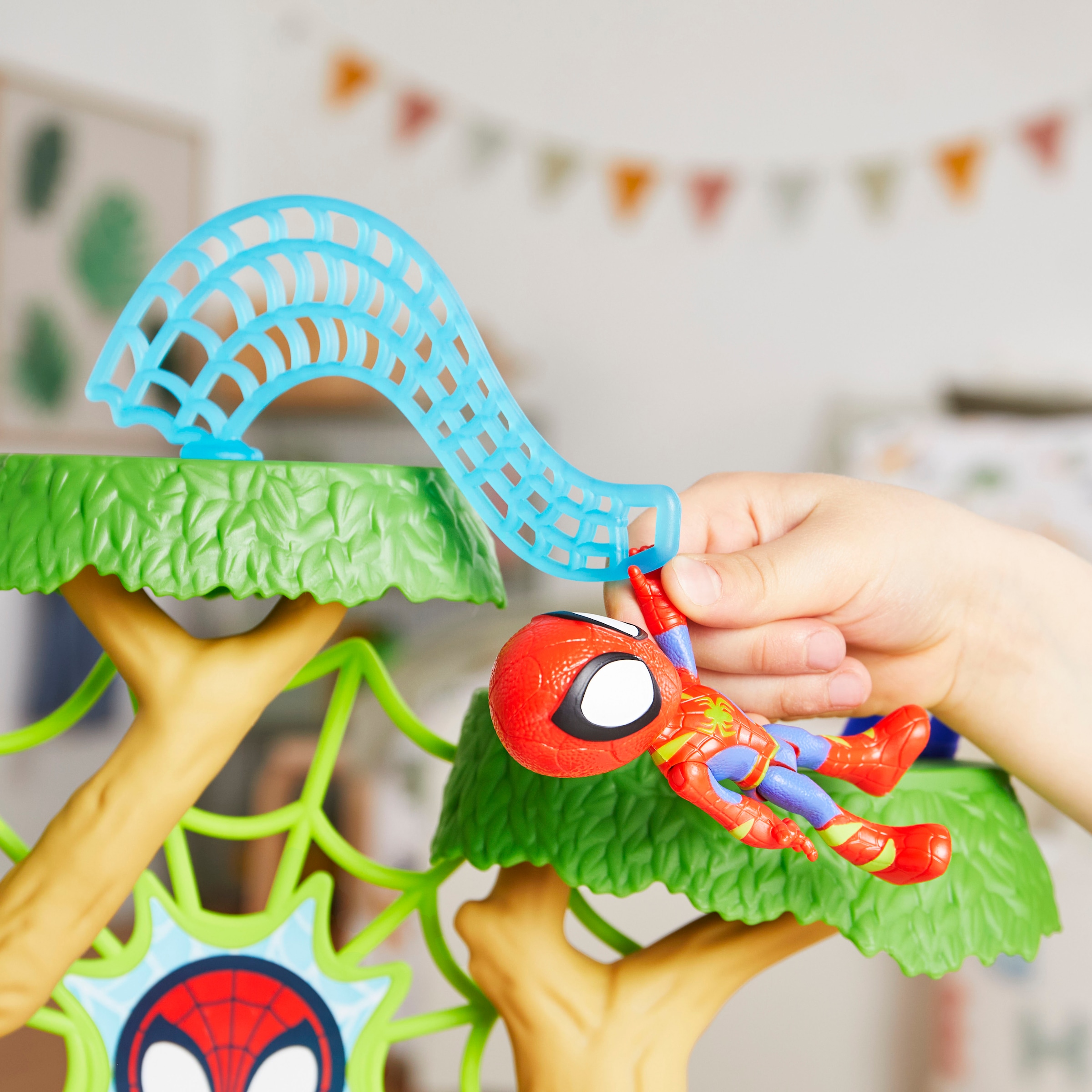 Hasbro Spielwelt »Marvel Spidey und seine Super-Freunde Dino-Baumhaus«, (Set), inklusive 2 Figuren