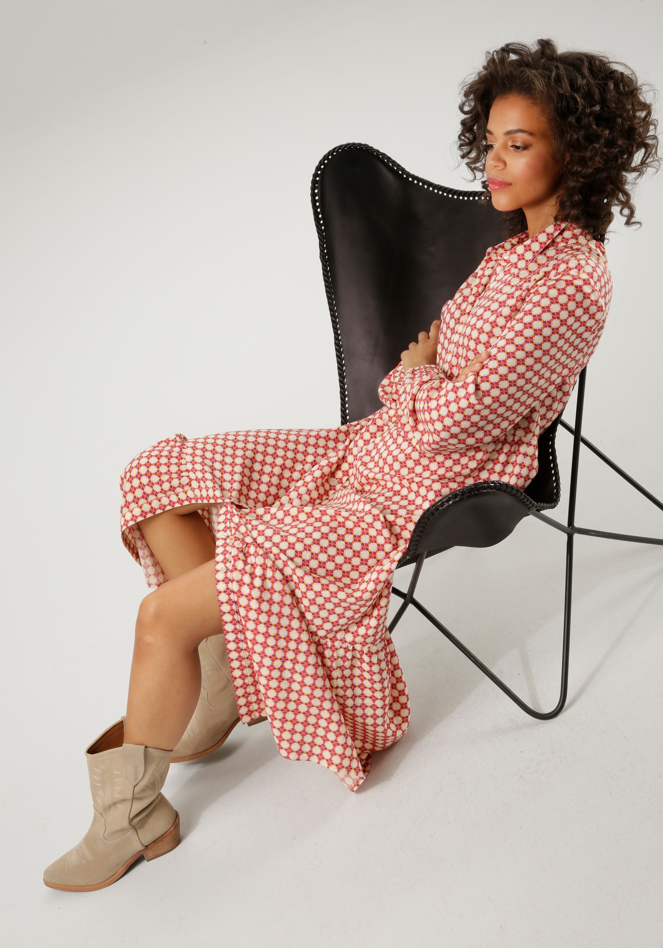 Aniston CASUAL Maxikleid, mit farbharmonischem Retro-Muster