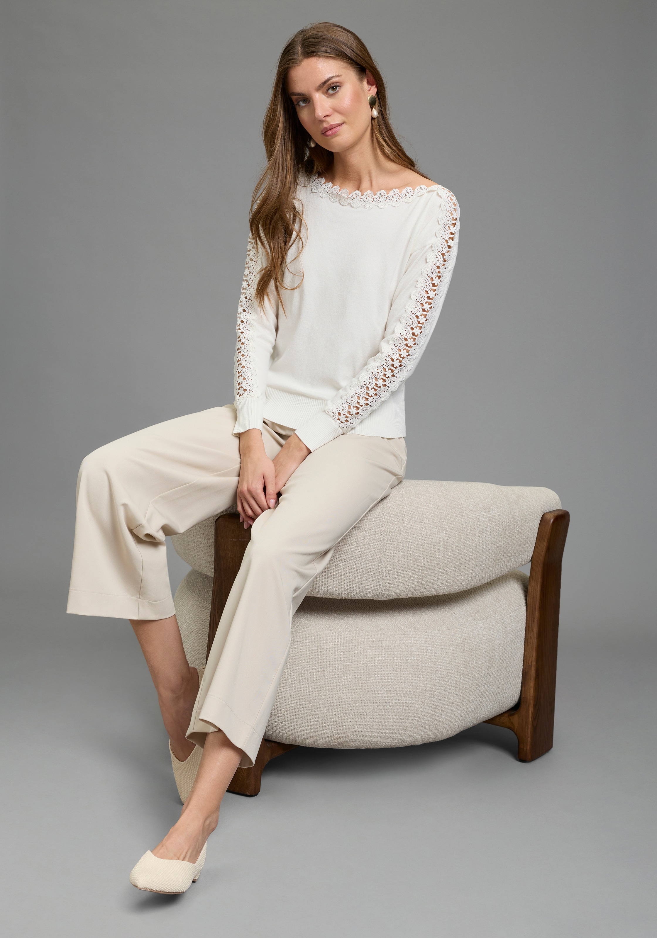 Laura Scott Strickpullover »aus leichtem Feinstrick« leichter Übergangspullover mit femininem Spitzeneinsatz