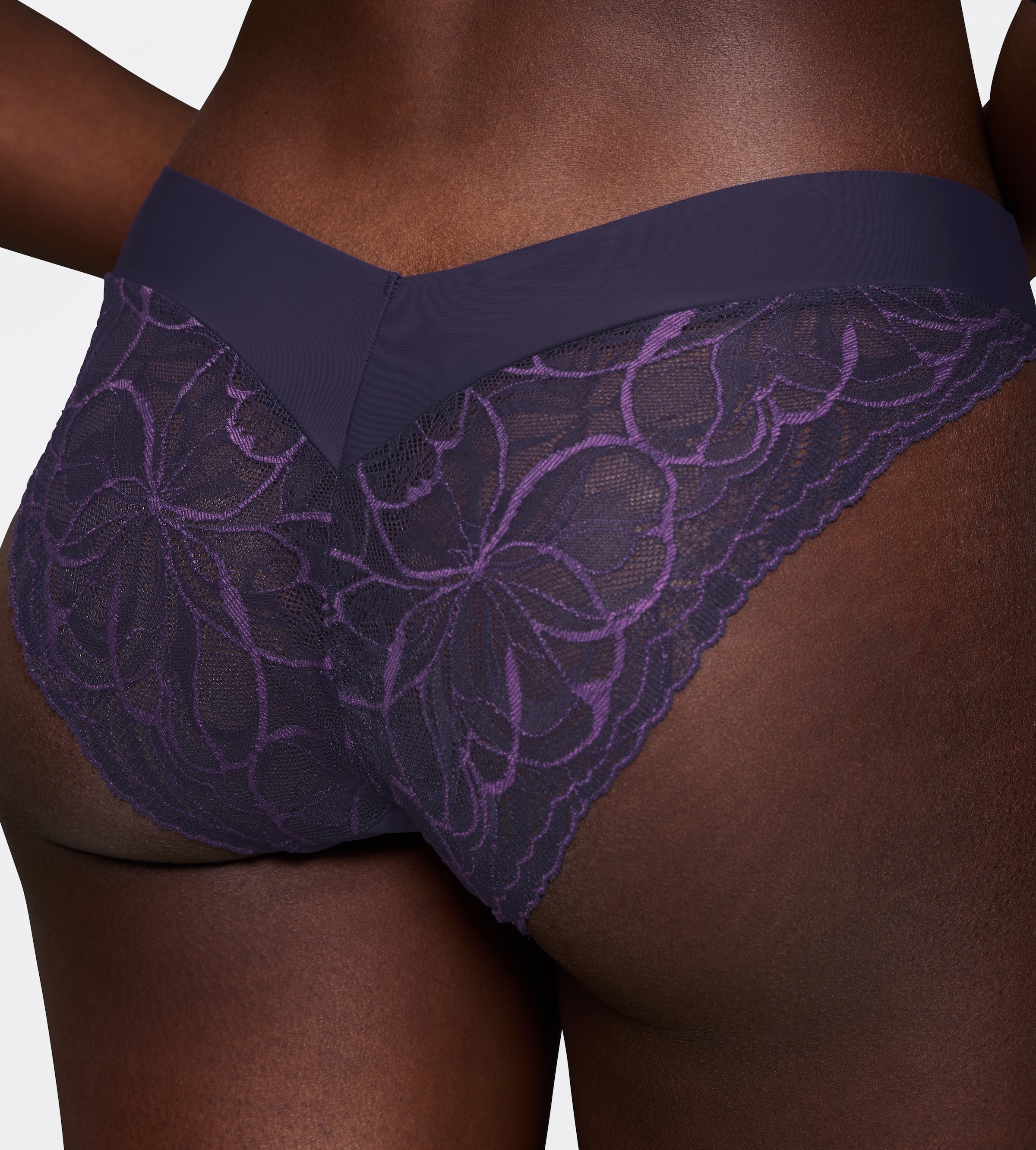 Triumph Slip »Body Make-Up Illusion Lace« florale Stretch-Spitze, hoher Beinausschnitt, weiche Microfaser