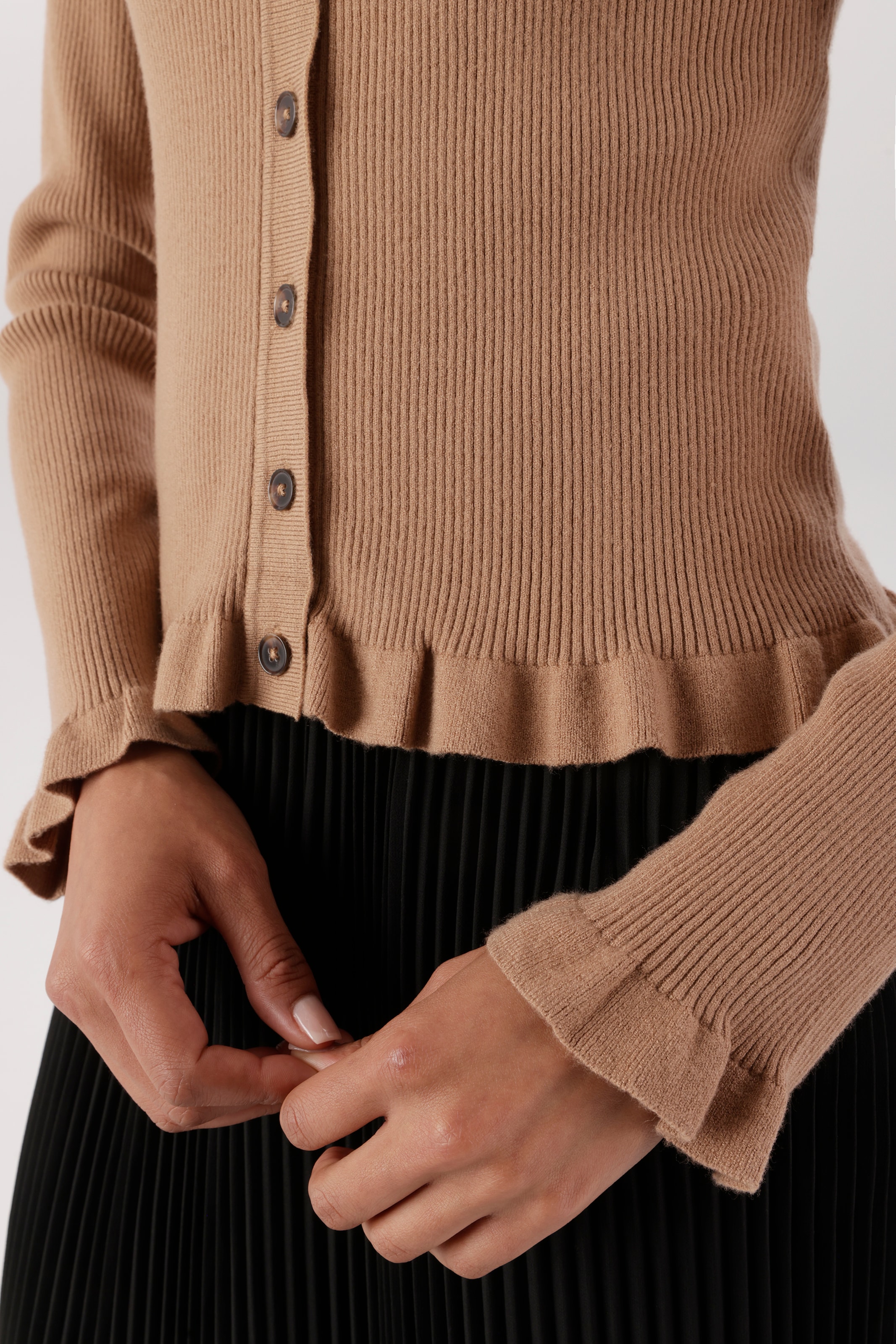 Aniston SELECTED Strickjacke Rüschen-Applikationen an den Ärmeln und am Saum - NEUE KOLLEKTION