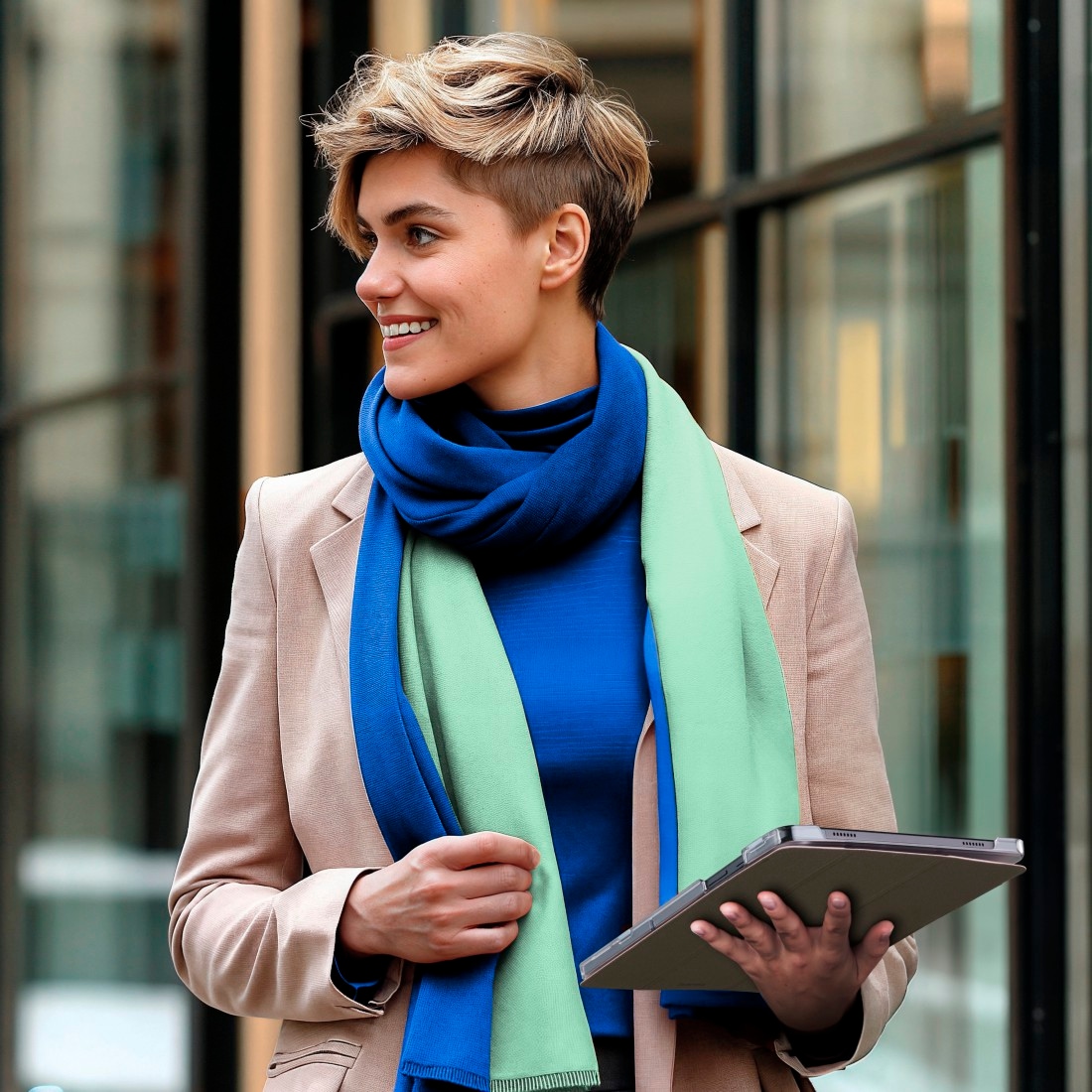 Hama Tablet-Hülle »Tablet-Hülle mit Standfunktion für Galaxy Tab A11 8.7", schwarz« Tablet Magnetischer Deckel, Standfunktion, transparente Rückseite, leicht