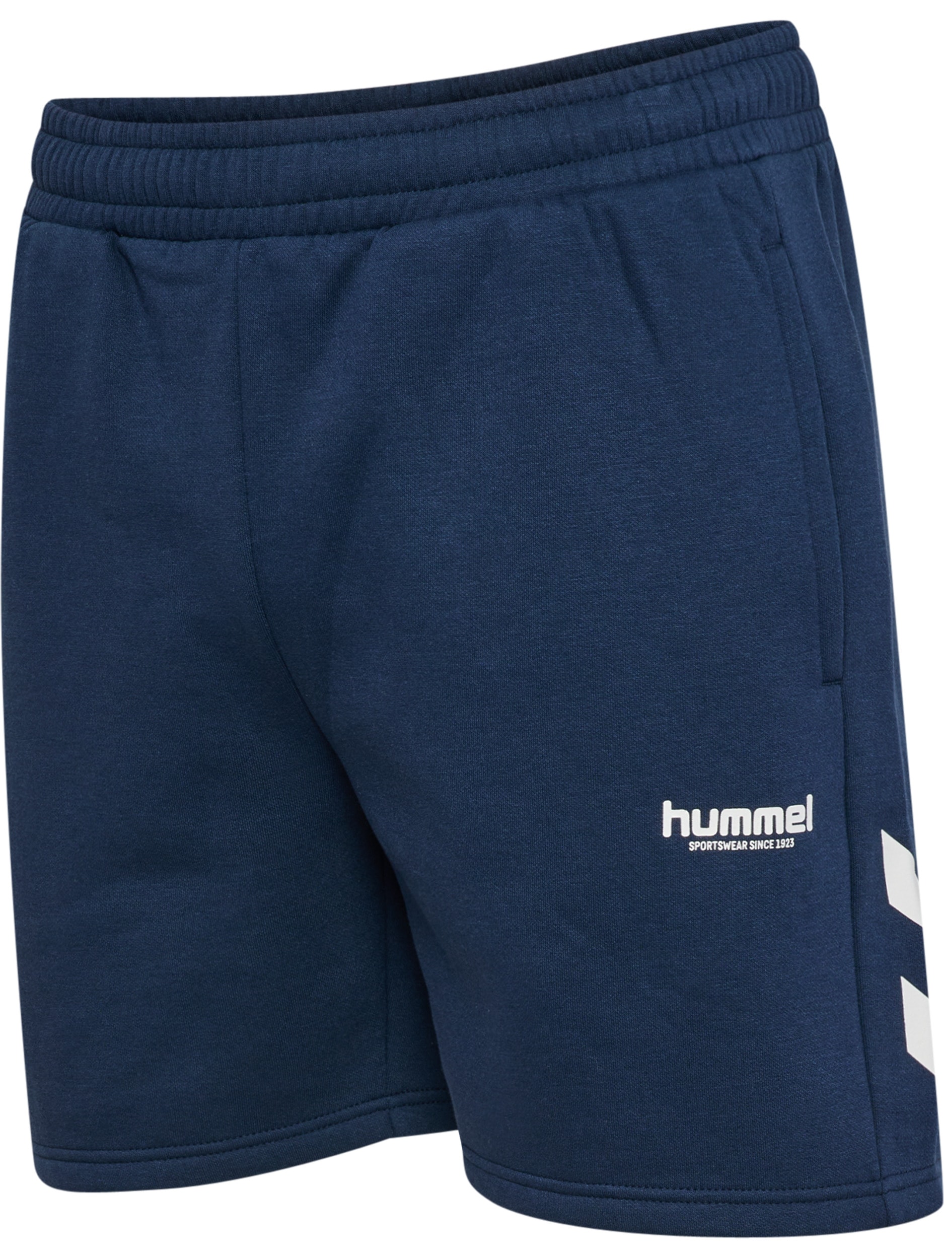 hummel Sweatshorts »HMLLEGACY 2.0 SHORTS«  aus Baumwolle und Polyester, schnelltrocknend, sportlicher Stil