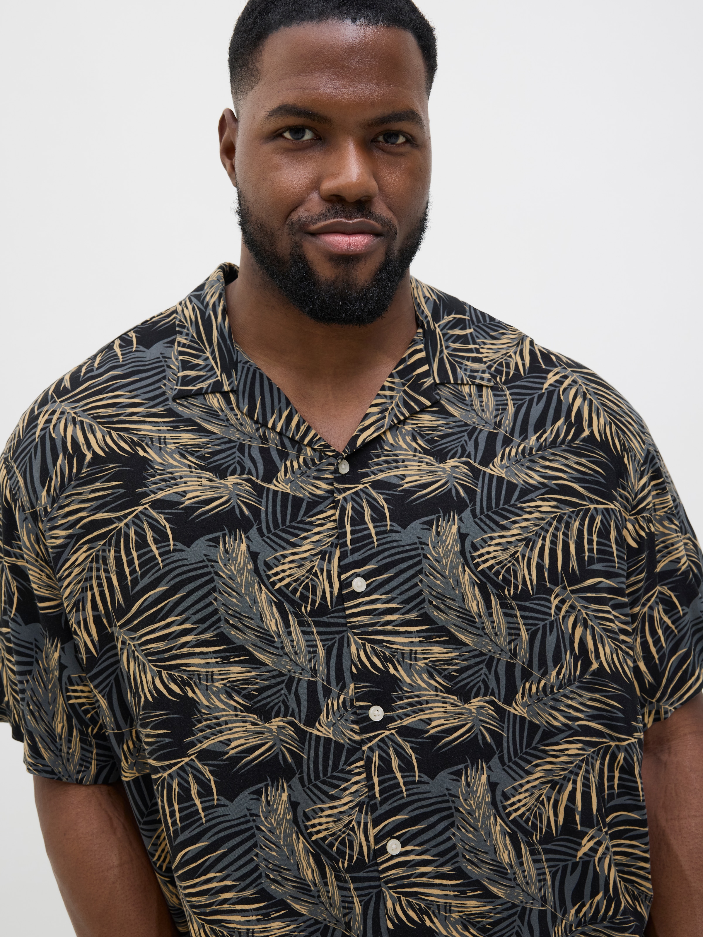 Jack & Jones PlusSize Kurzarmhemd »JJEJEFF TROPICAL AOP RESORT SHIRT SN PLS«