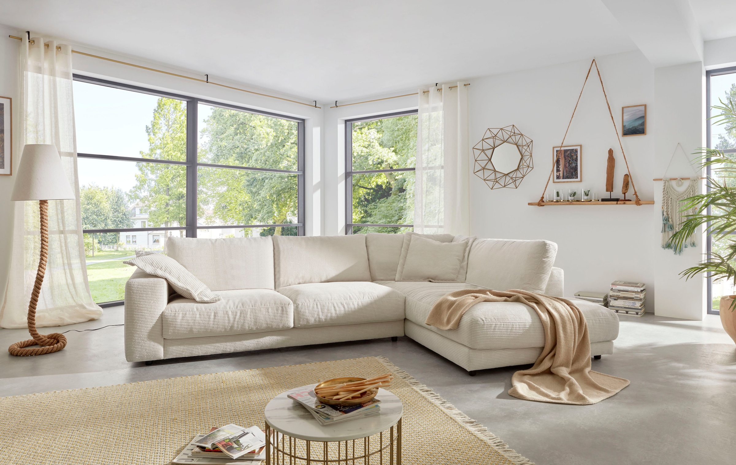 Places of Style Ecksofa »Enisa XXL B/T/H: 325/224/85 cm L-Form«, Kuschelig, gemütlich, in 5 Farben, Bezug in Cord, mit 2 Zierkissen
