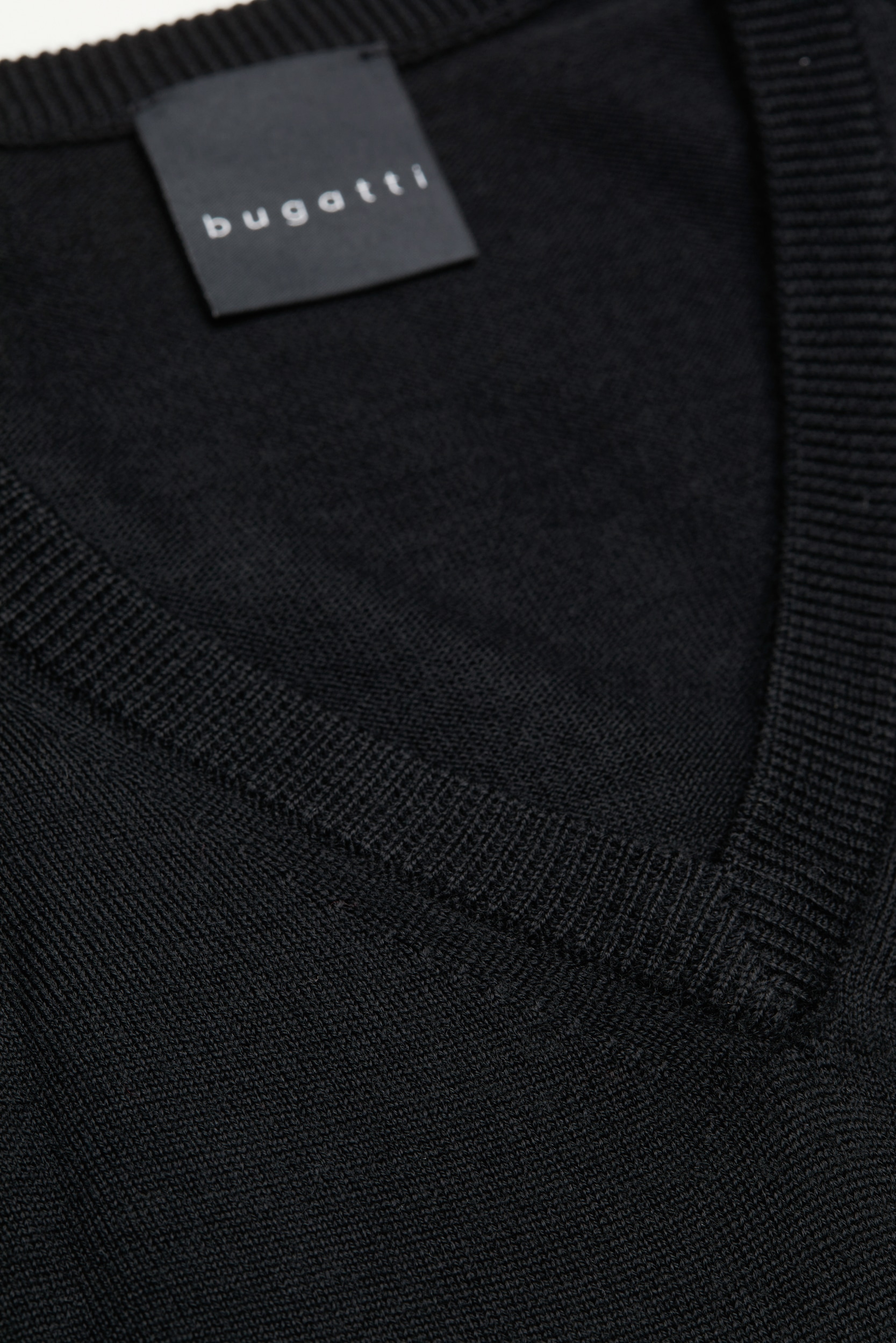 bugatti Rundhalspullover aus feiner Merinowolle