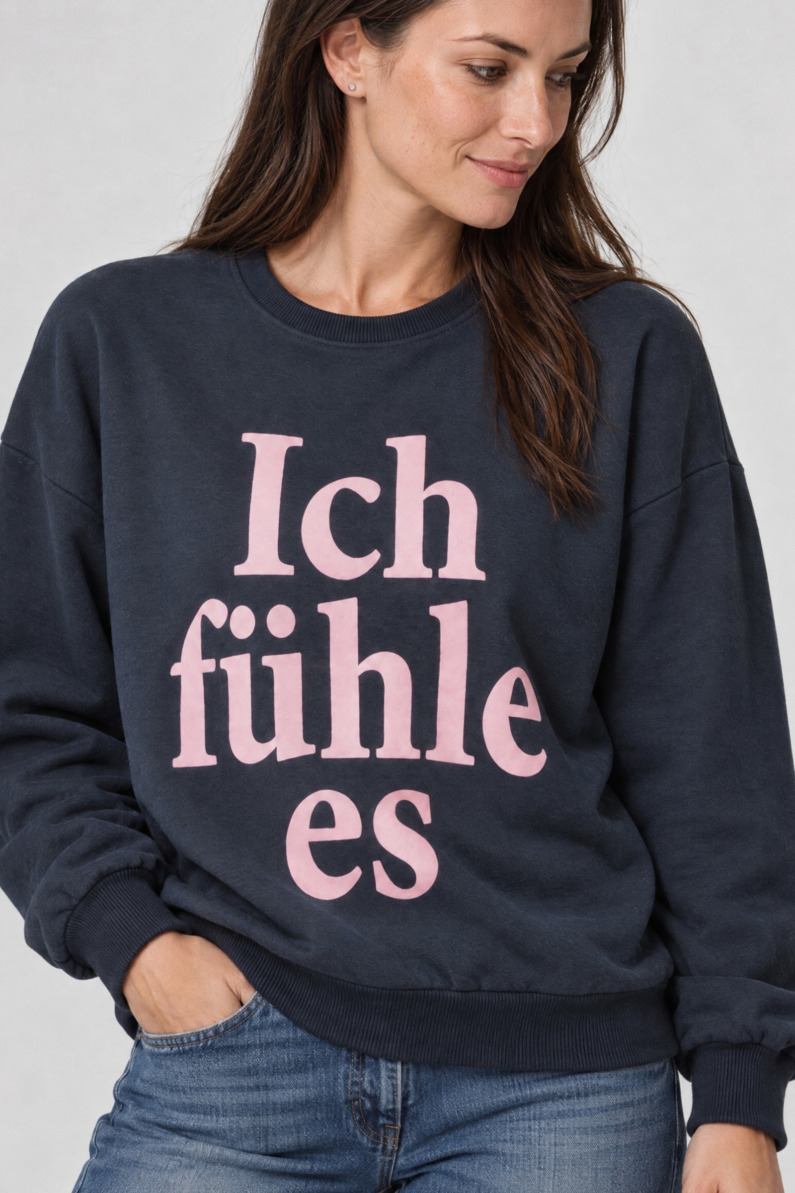 Alife & Kickin Sweatshirt , Dreizeiliger Frontschriftzug, Rippbündchen, Relaxed Fit, hüftlang
