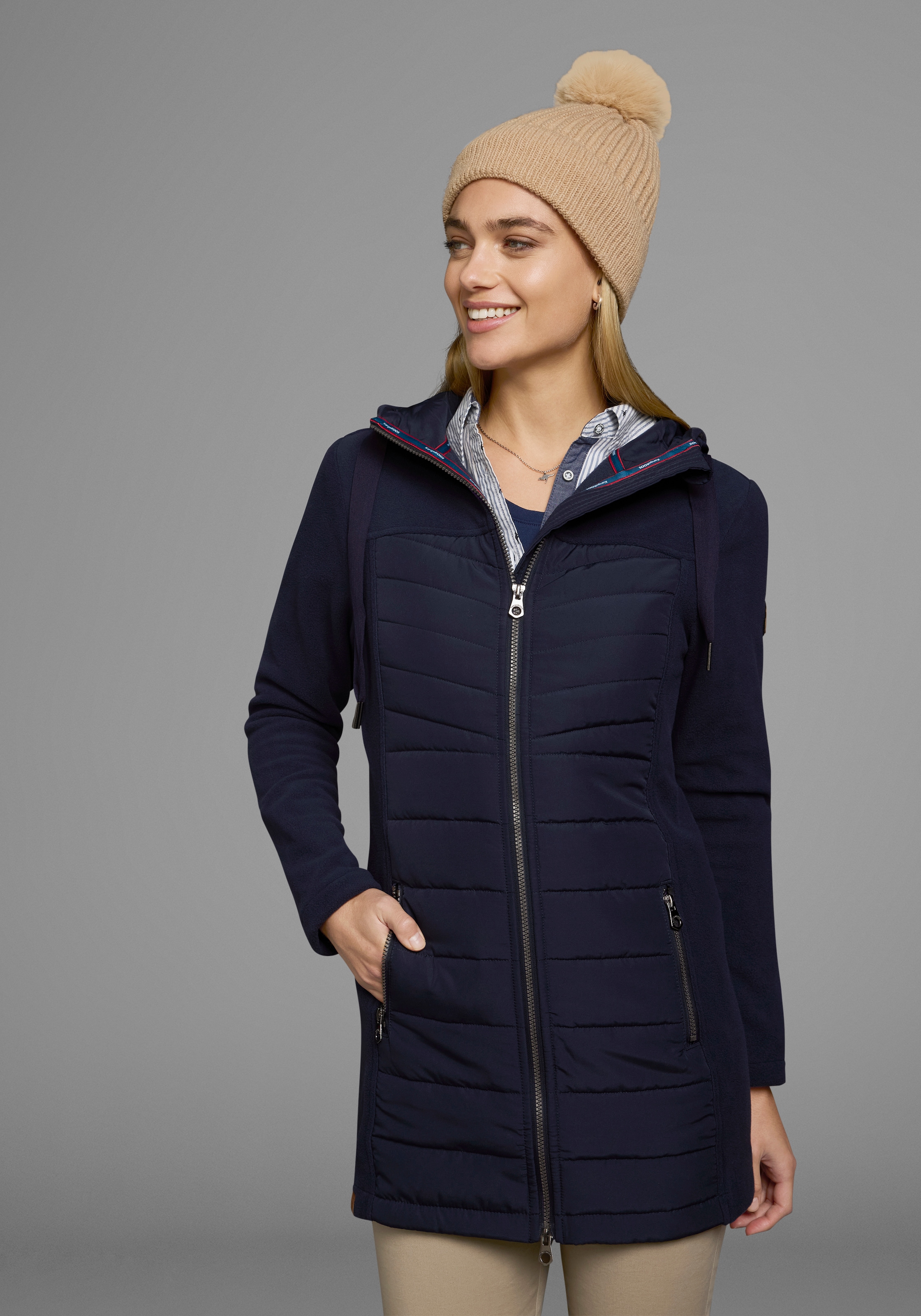 KangaROOS Langjacke, mit Kapuze, leichter Webstoff, figurbetonter Schnitt, mit Kapuze