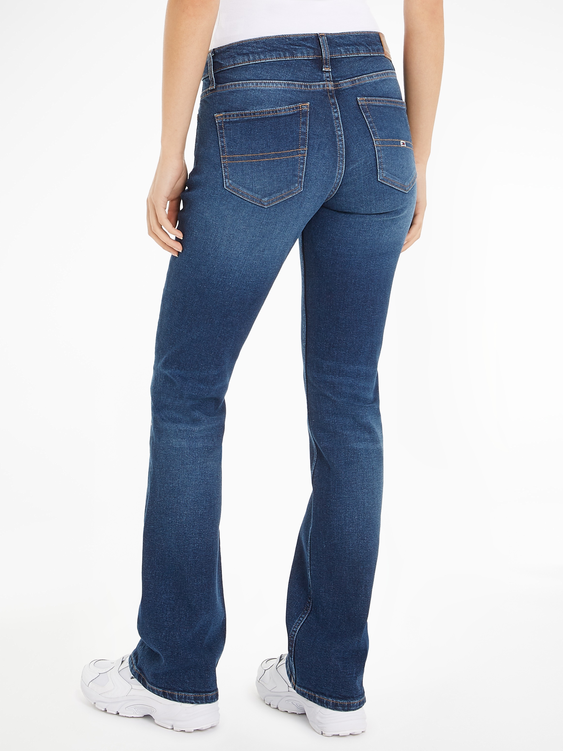 Tommy Jeans Bootcut-Jeans »MADDIE MD BC DH5161«, mit Logo-Badge und Stickereien