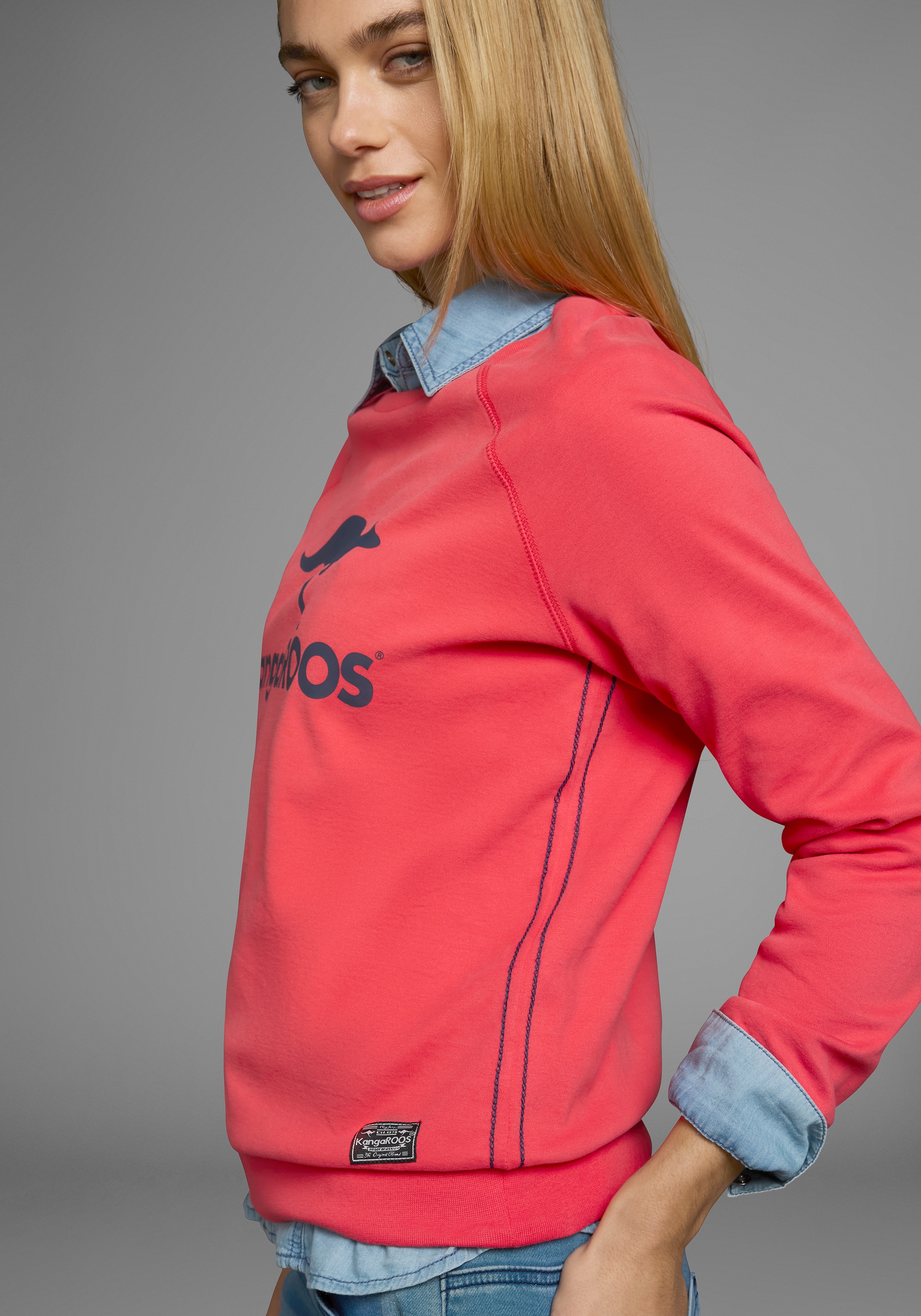 KangaROOS Sweatshirt, Langarm, figurumspielender Schnitt, mit Print, Rundhalsausschnitt