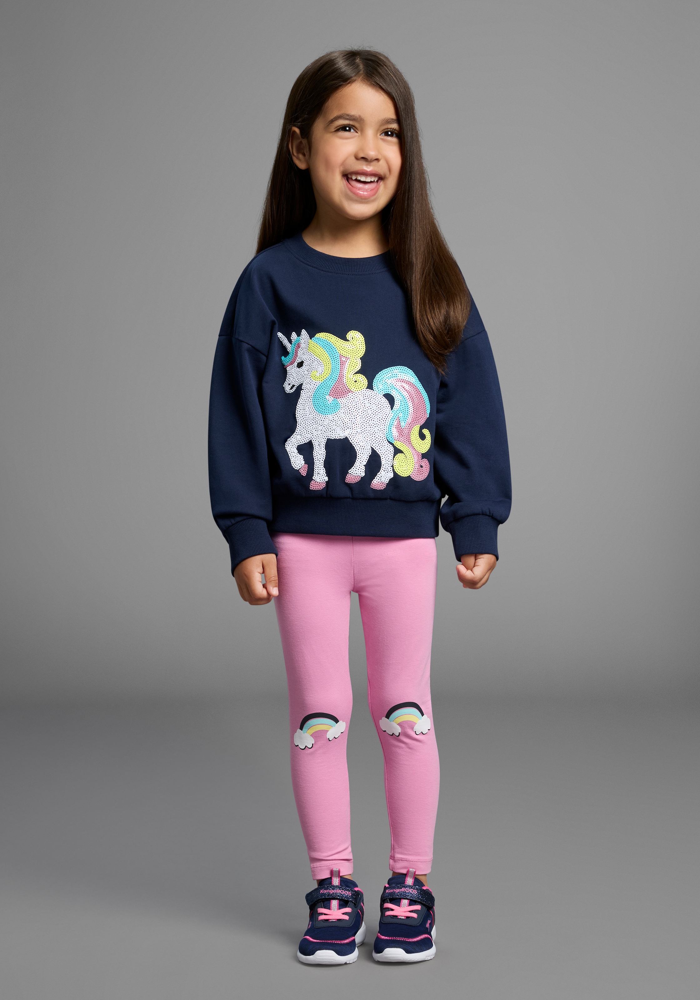 KIDSWORLD Sweatshirt »Einhorn-Applikation für kleine Mädchen«, Sweatshirt  mit schimmernden Pailletten-Applikationen
