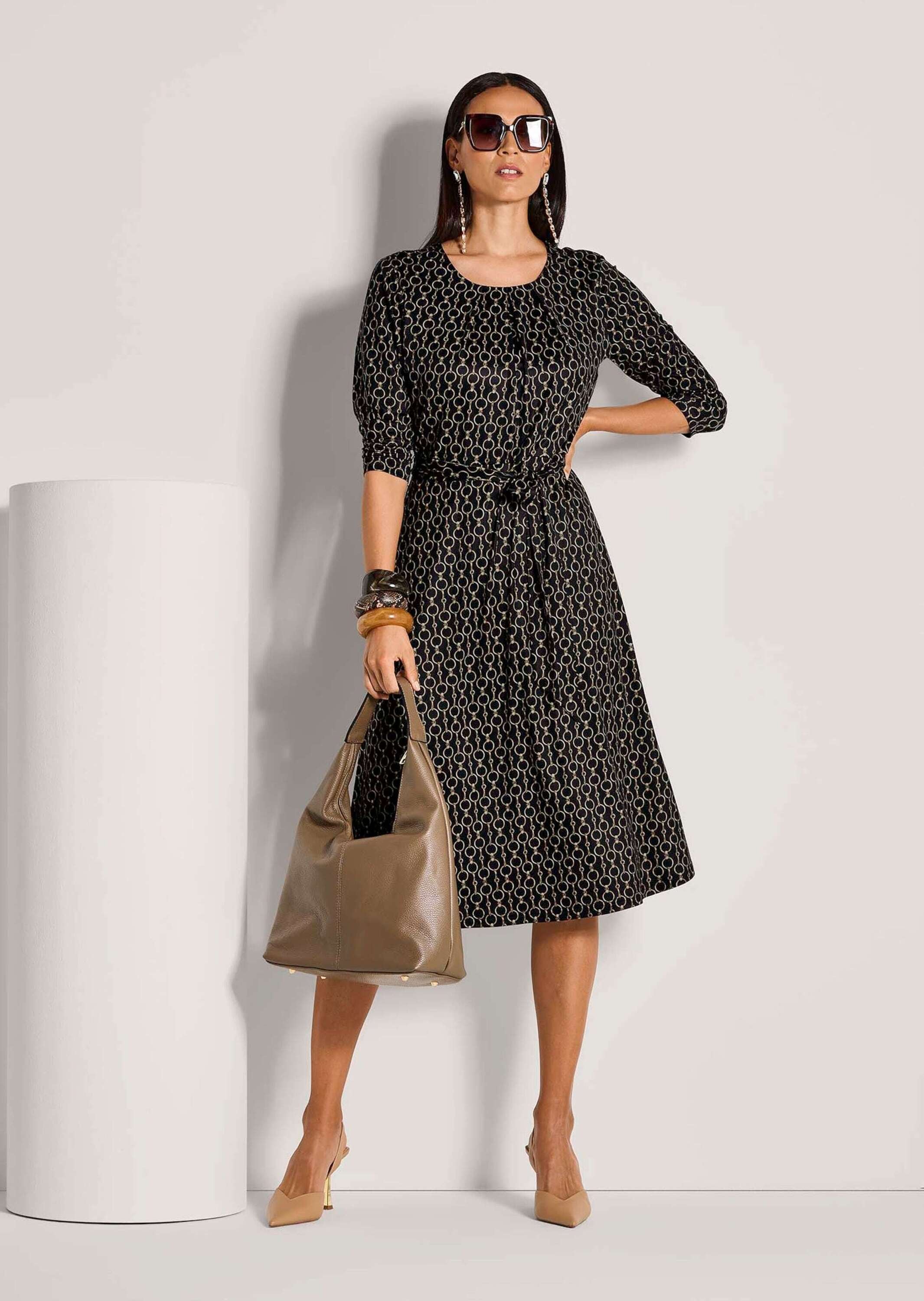 MADELEINE Sommerkleid »Kleid Elegantes Kleid mit grafischem Muster« Mit Taillennaht