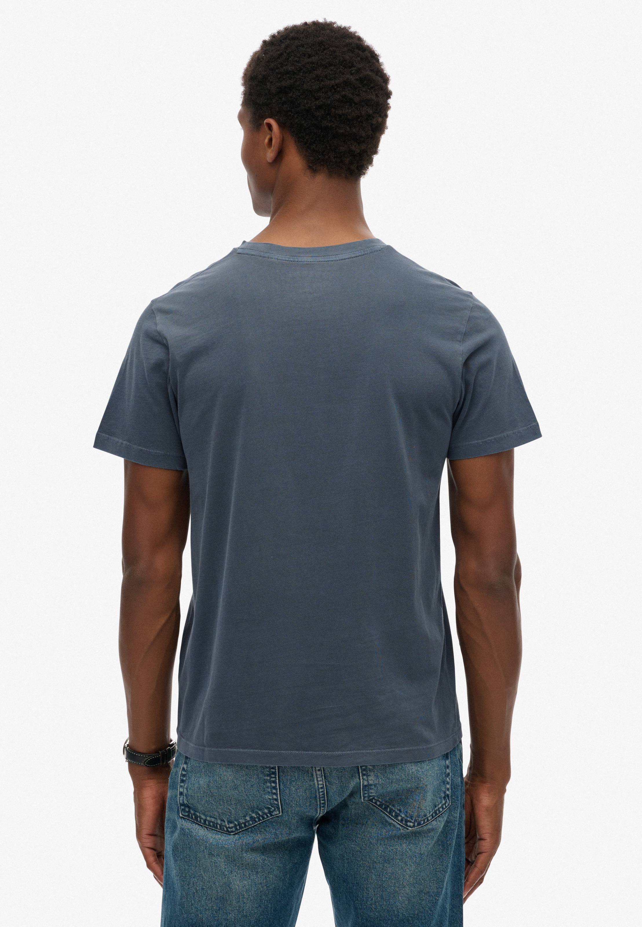 Superdry Rundhalsshirt »CLASSIC ESSENTIAL POCKET TEE«, mit stylischer, aufgesetzter Brusttasche