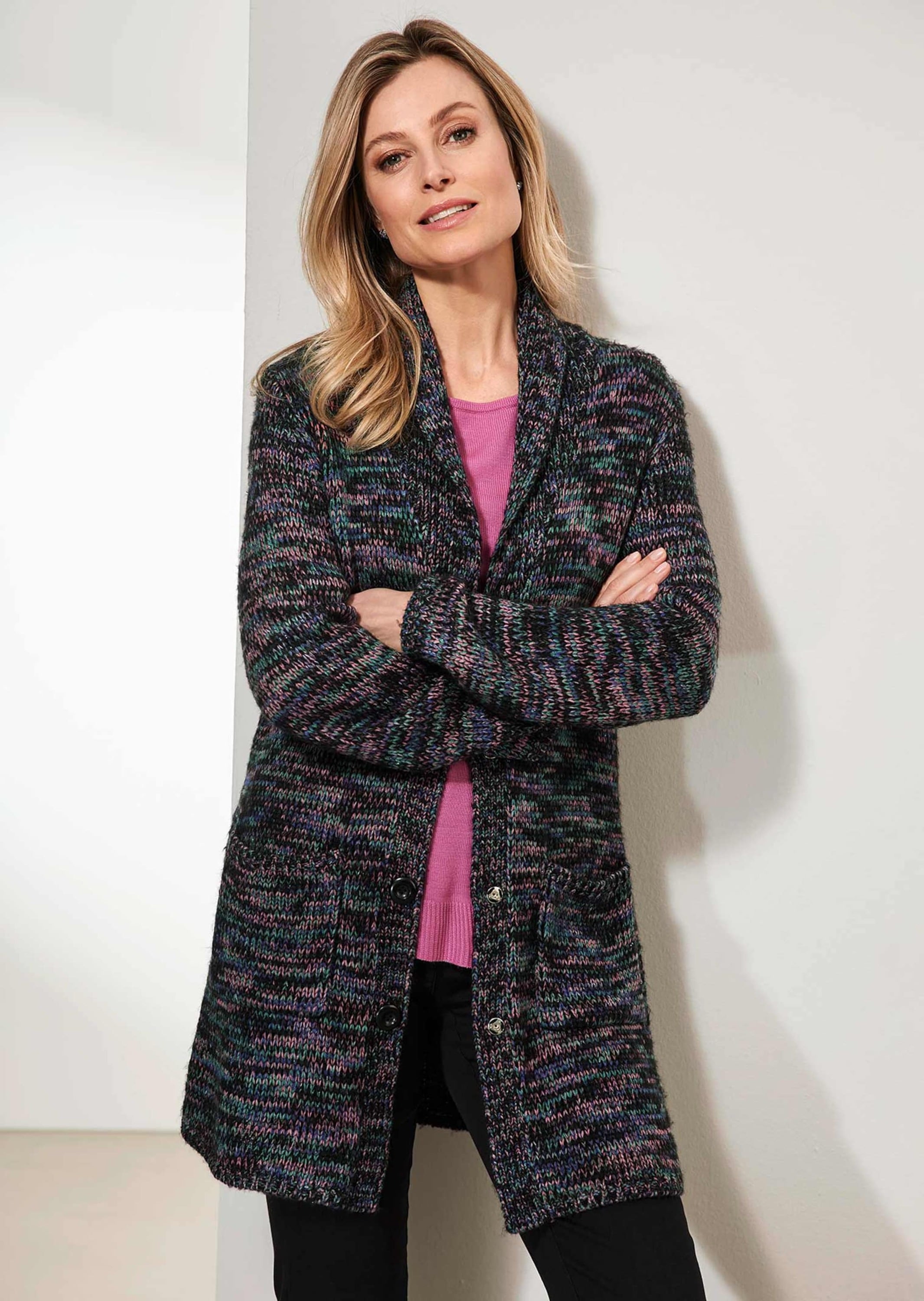 GOLDNER Strickjacke »Kurzgröße Strickjacke in kaschierender Länge« Ohne