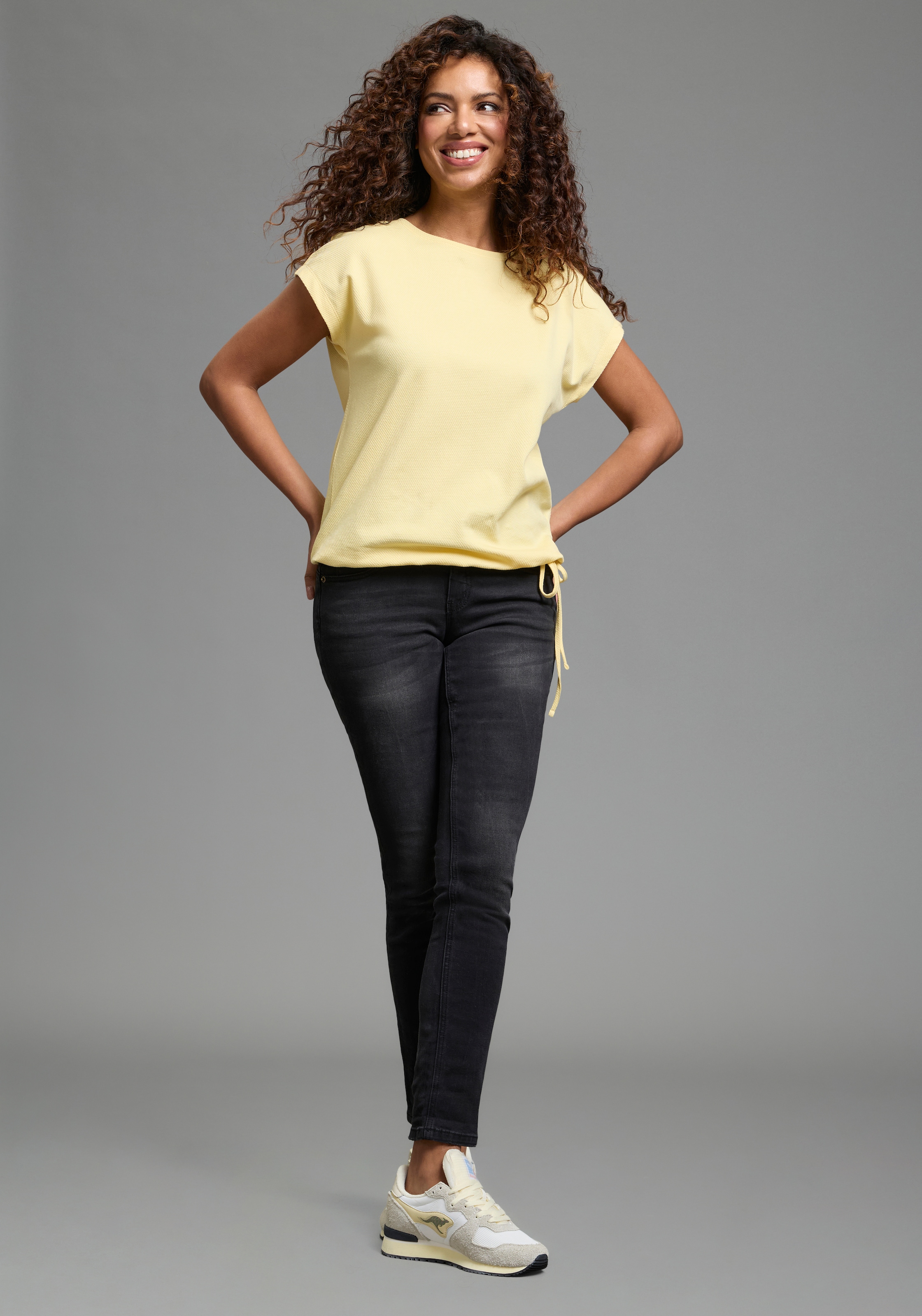 Flashlights T-Shirt figurumspielende Passform, mit Kordelzug am Rumpfabschluss