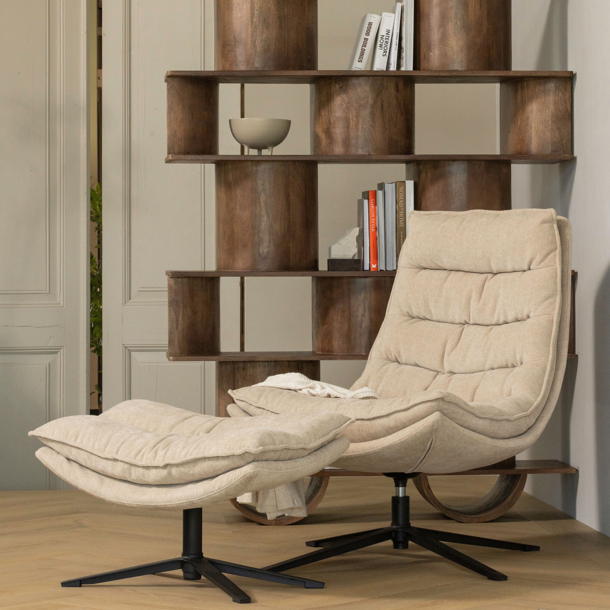 WOOOD Drehsessel »Kube mit Drehmechanismus inkl. Hocker B 74 x T 89 x H 100 cm« Hohe Verschleißfestigkeit, Newt-Chenillebezug, Tragkraft 120 kg