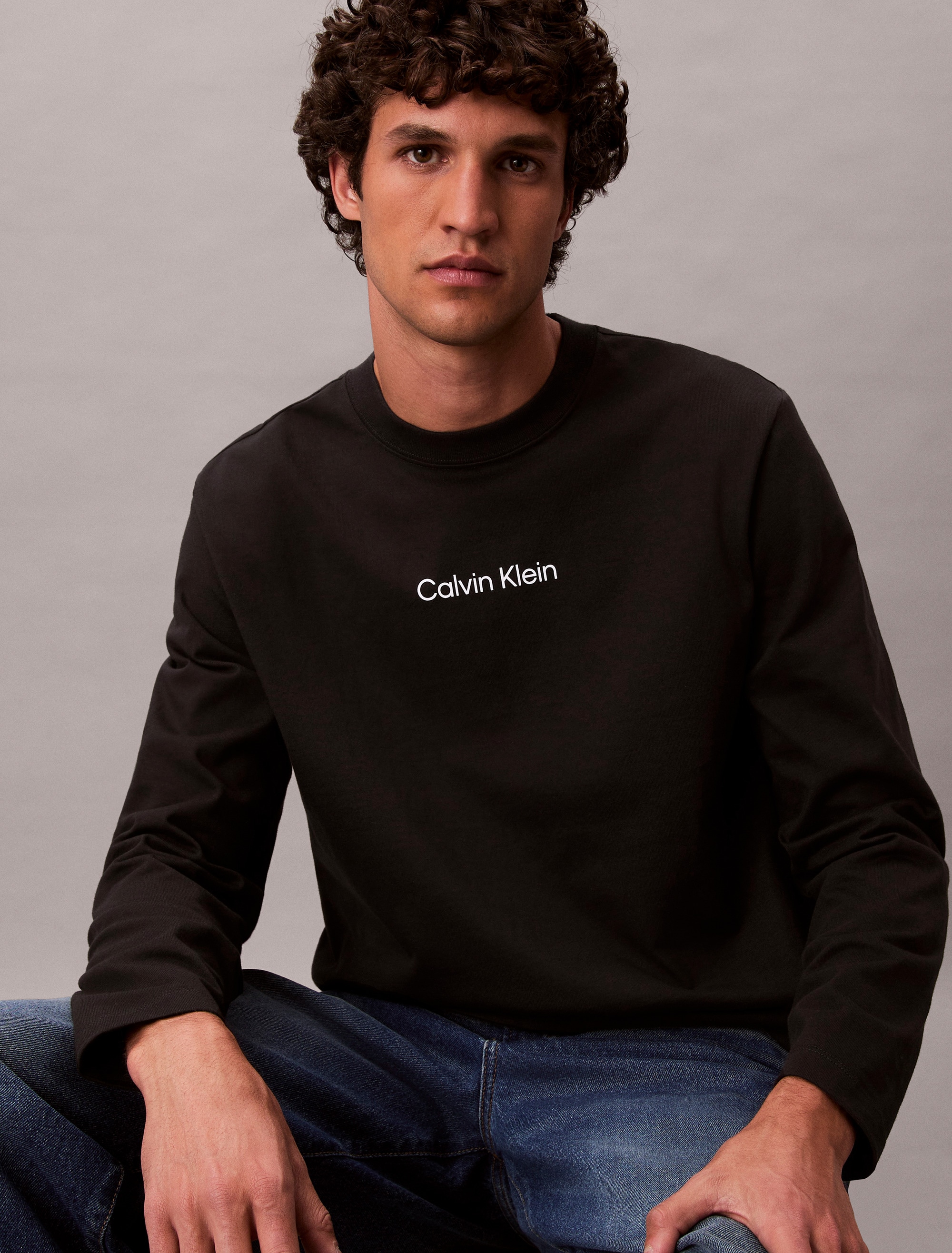 Calvin Klein Langarmshirt »LS RLXD STANDARD LOGO CREWNK TEE« Rundhalsausschnitt, relaxed fit