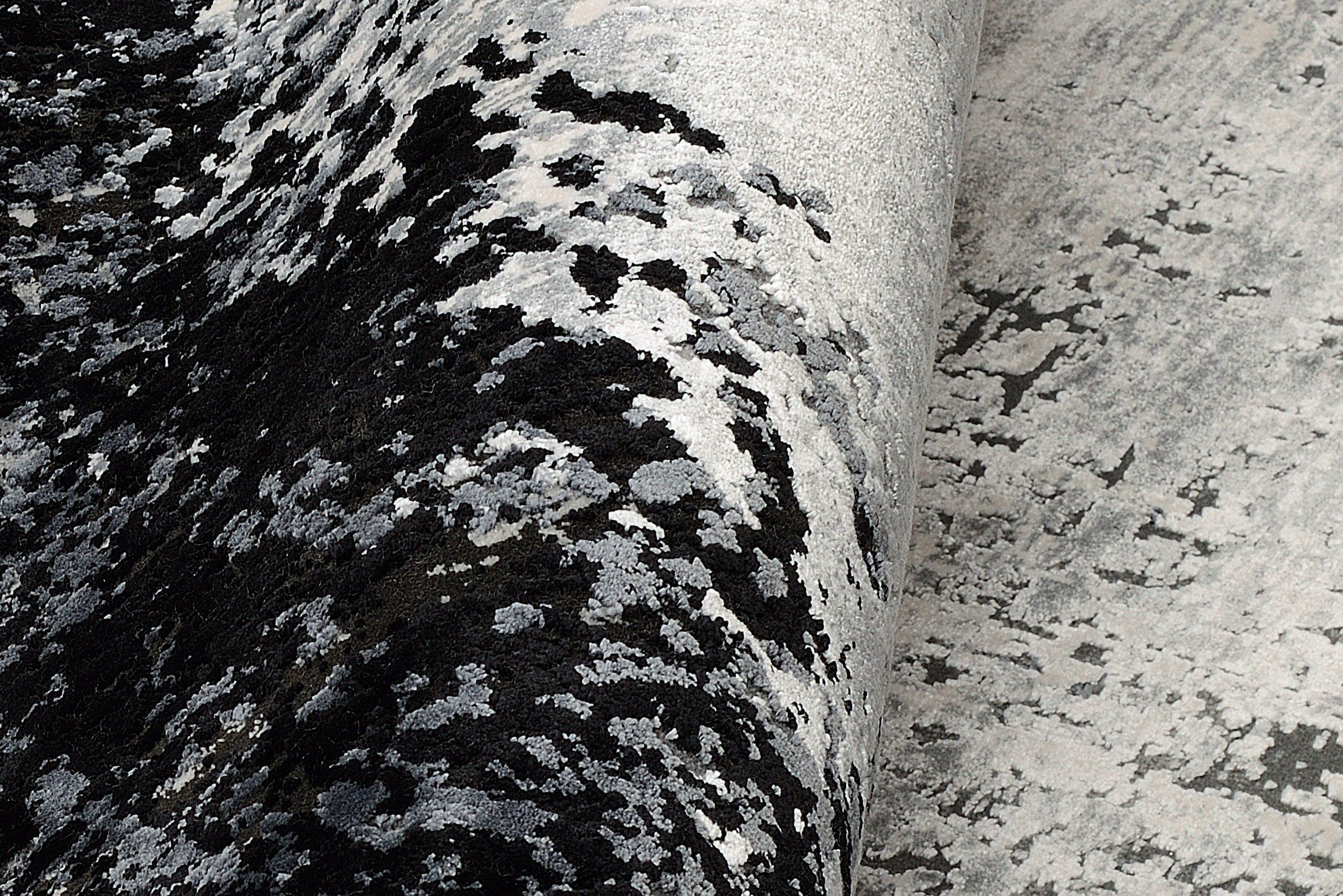 WK WOHNEN Teppich »BORDER« rund 8 mm Höhe hochwertiger Viskoseanteil, samtweiche Oberfläche mit 3 D Effekt