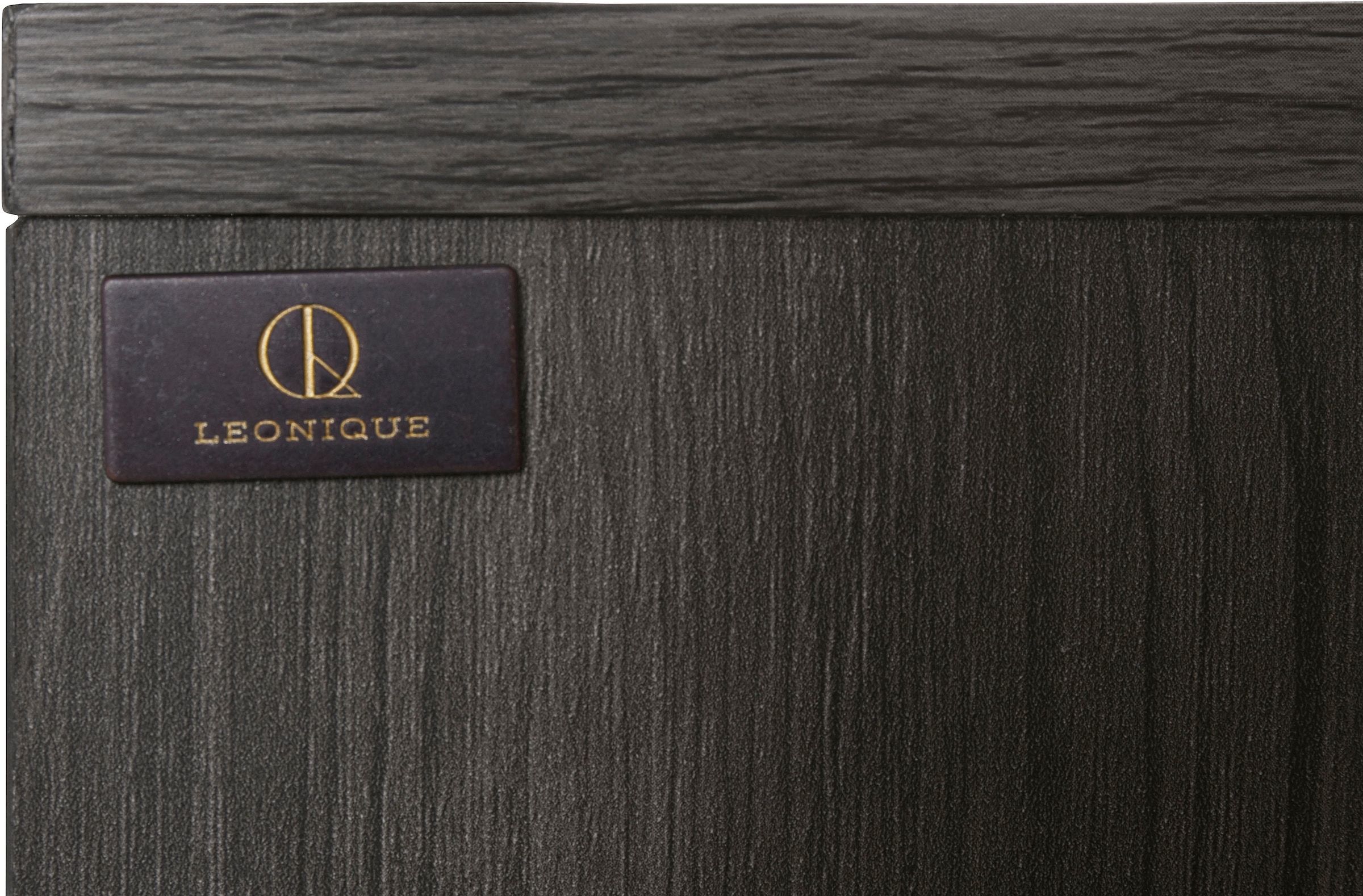 Leonique Sideboard »Nanterie«, aus einer edlen Holzoptik, exklusives Fischgrätenmuster, Breite 133 cm