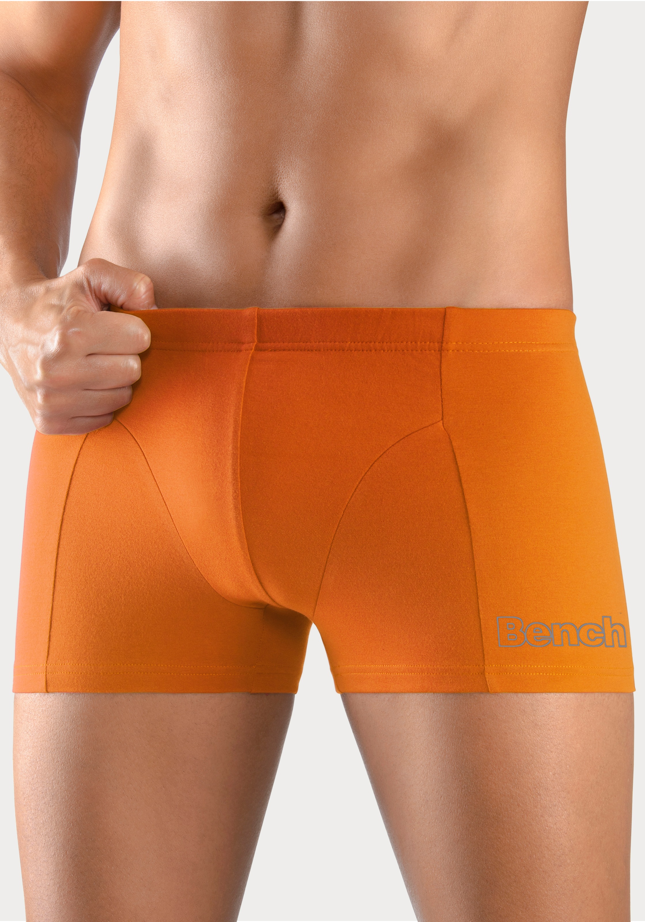 Bench. Boxer »Boxershorts für Herren«, (Dose, 4 St.), Unterhosen in der Dose mit kleinem Logodruck auf dem Bein