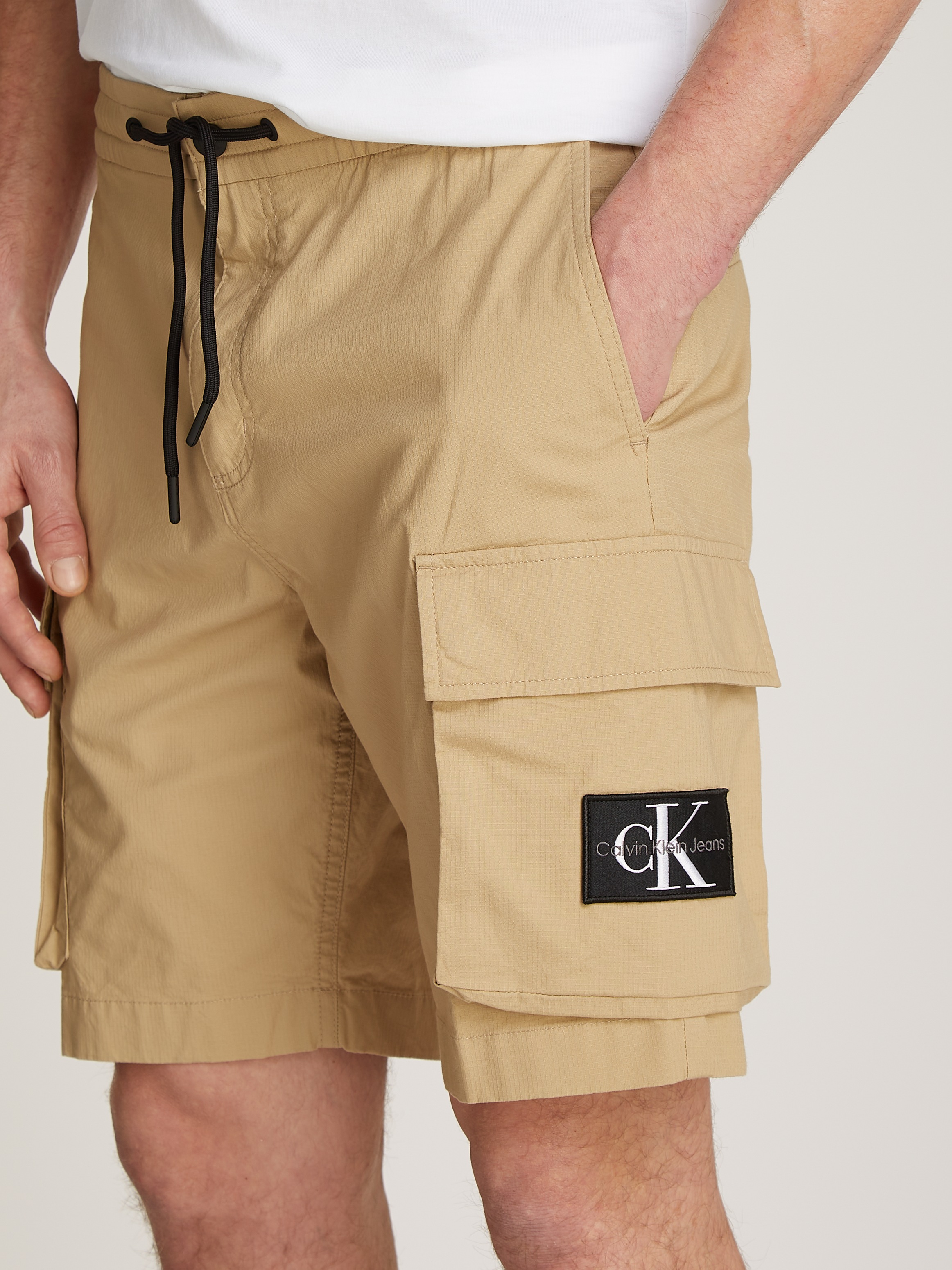 Calvin Klein Jeans Cargoshorts »CARGO SHORT«, mit Logopatch
