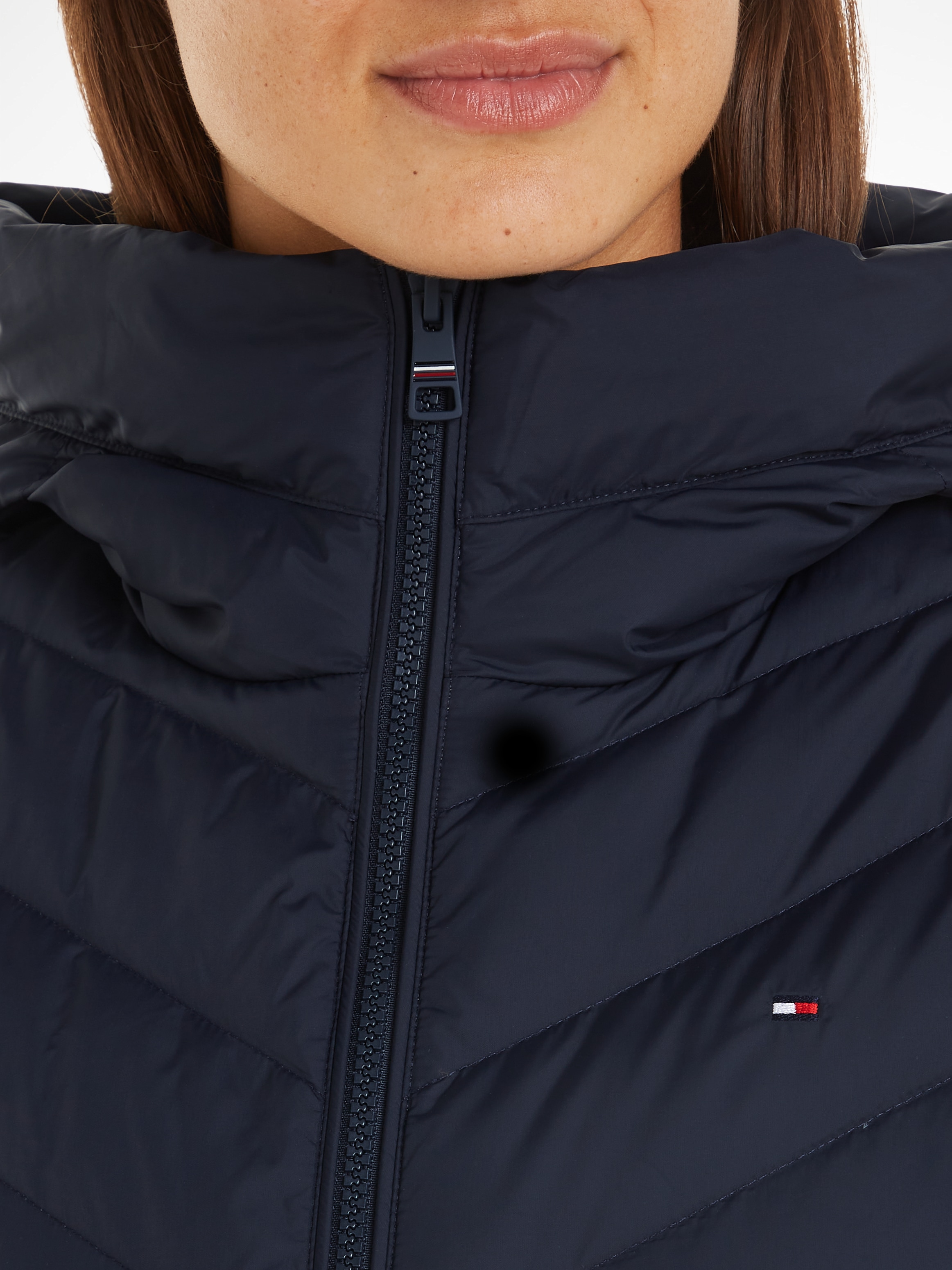 Tommy Hilfiger Steppjacke »CHEVRON MW PADDED JACKET«, mit Kapuze, mit mittelstarker Wattierung und Tommy Hilfiger Markenlabel