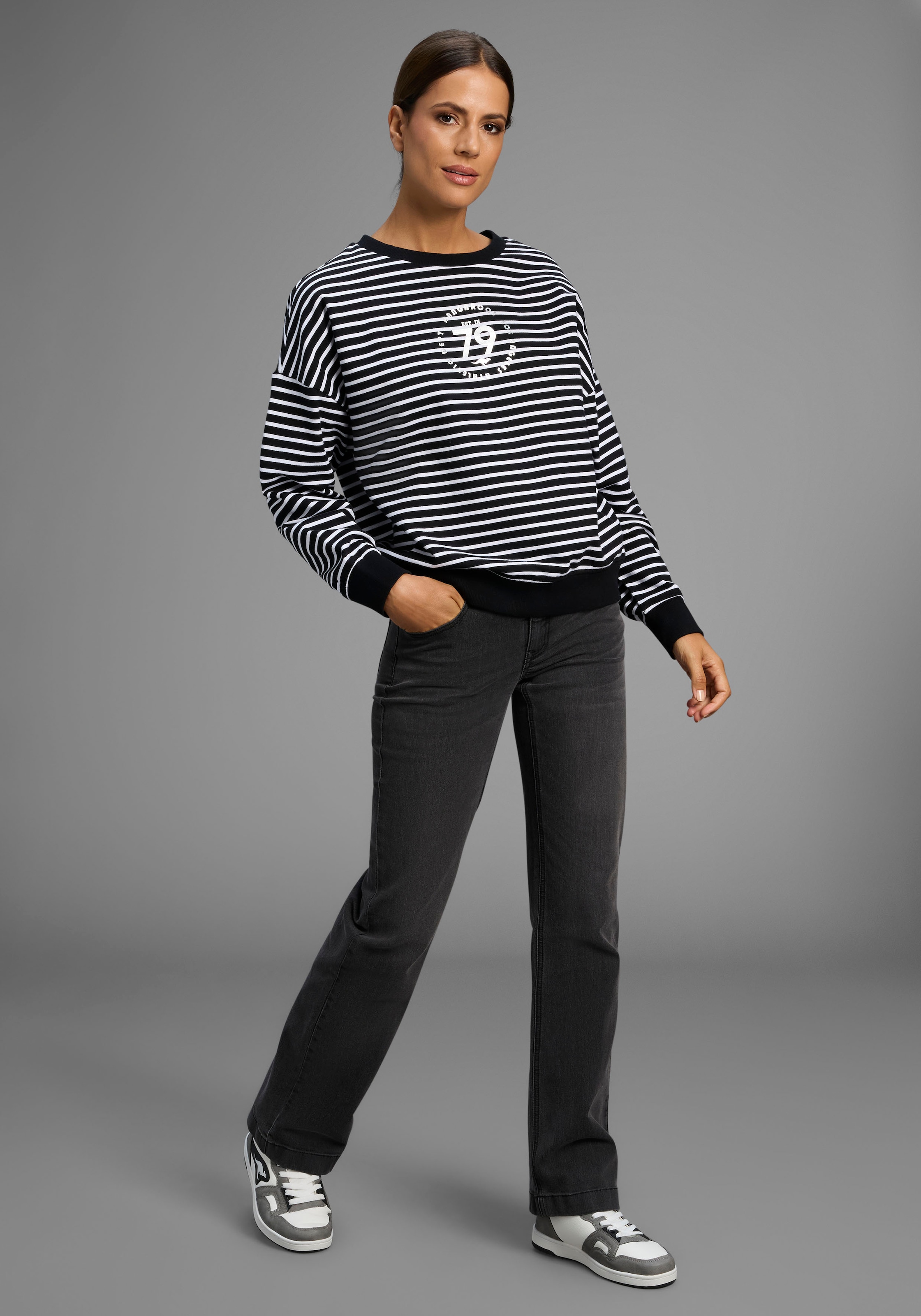 KangaROOS Sweatshirt , im Oversize Look mit schimmerndem Frontprint
