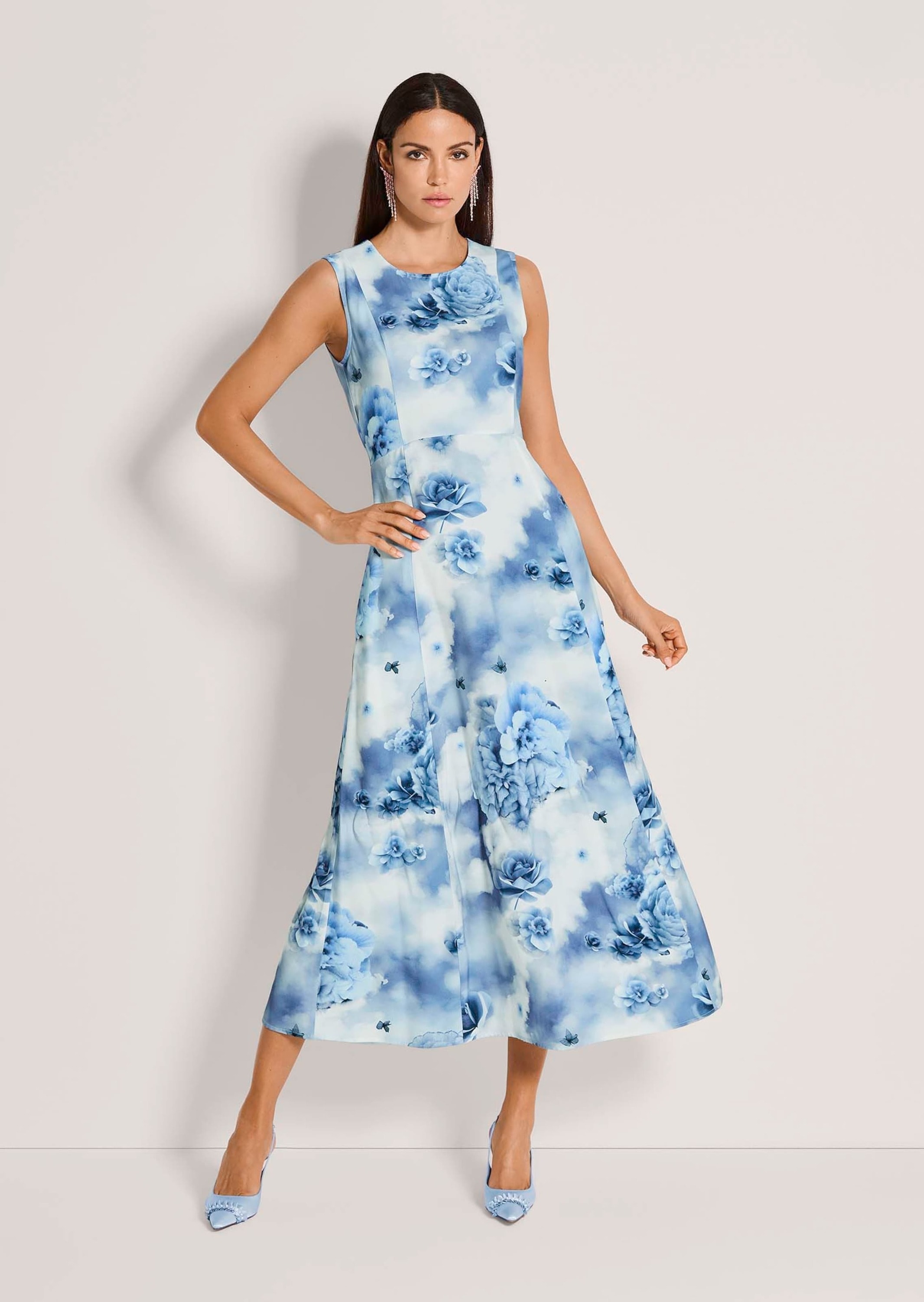 MADELEINE Midikleid »Viskosekleid Druckkleid mit floralem Print« Nahttasche Teilungsnähte