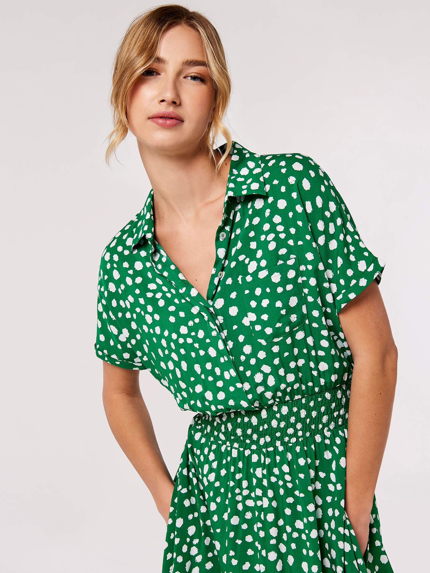 Apricot Midikleid »Gepunktetes Midikleid« mit gesmokter Taille