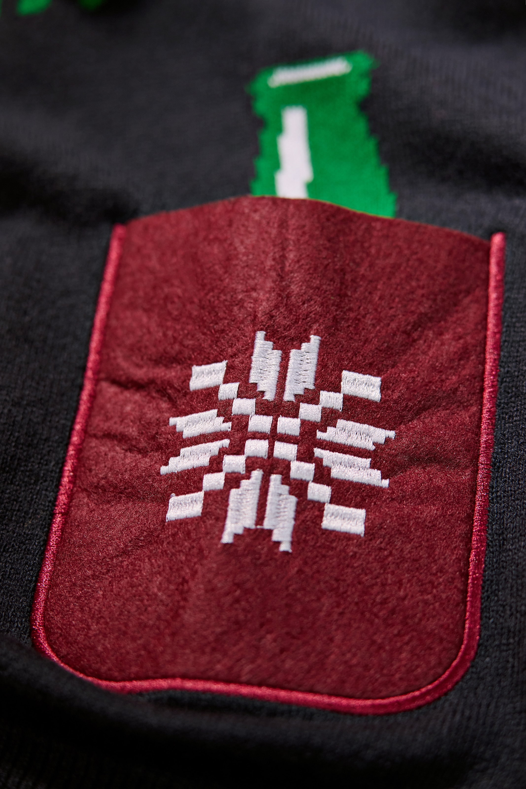 LINDBERGH Pullunder , mit weihnachtlichem Intarsien Muster
