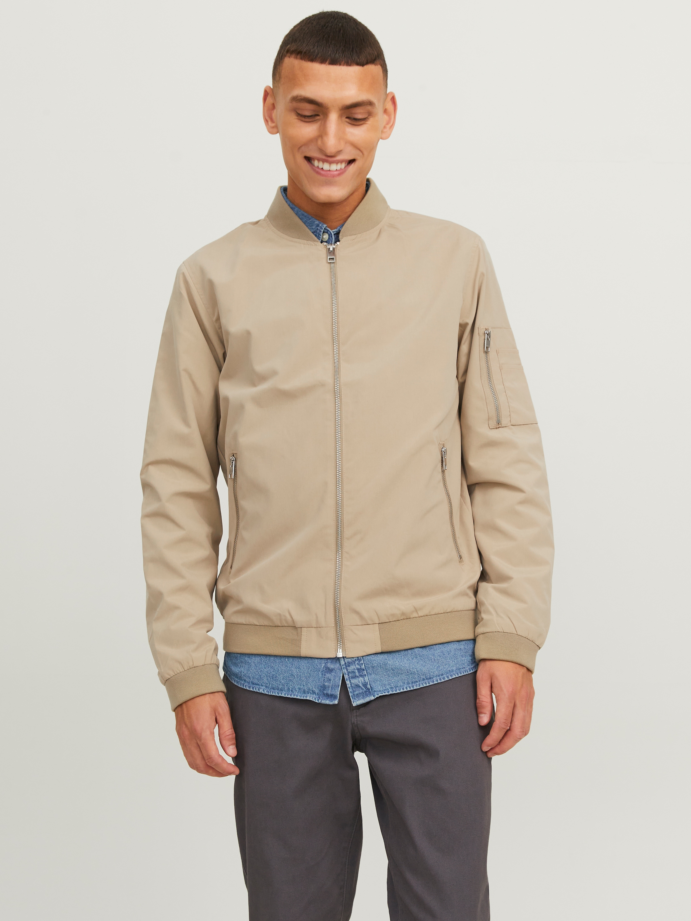 Jack & Jones Blouson »JJERUSH mit Stehkragen und Reißverschlusstaschen« ohne Kapuze unifarben, modisch, regular fit, Polyester