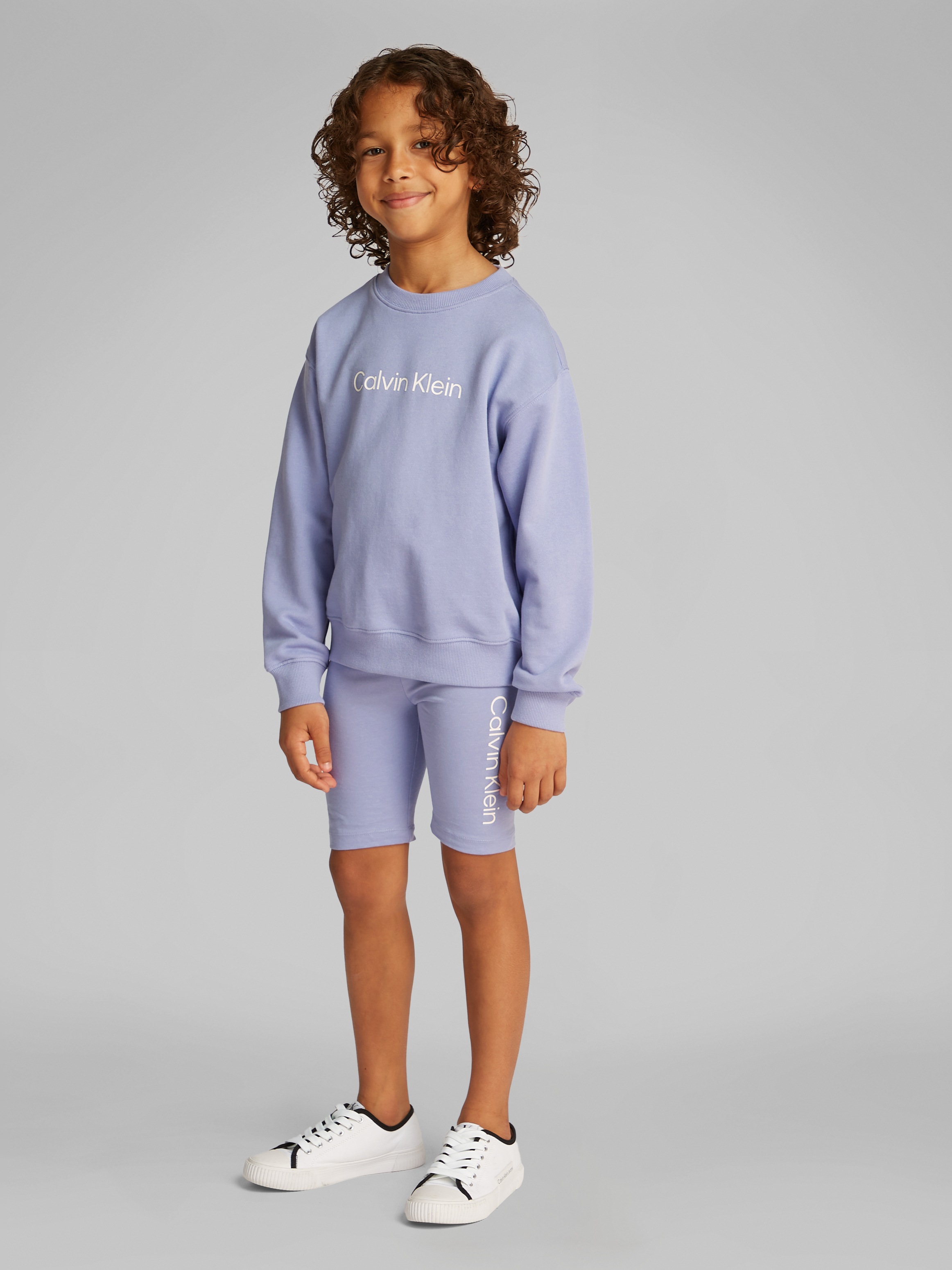 Calvin Klein Jeans Langarmshirt & Leggings »RELAXED CN + CYCLING SHORTS«, mit Logoschriftzügen