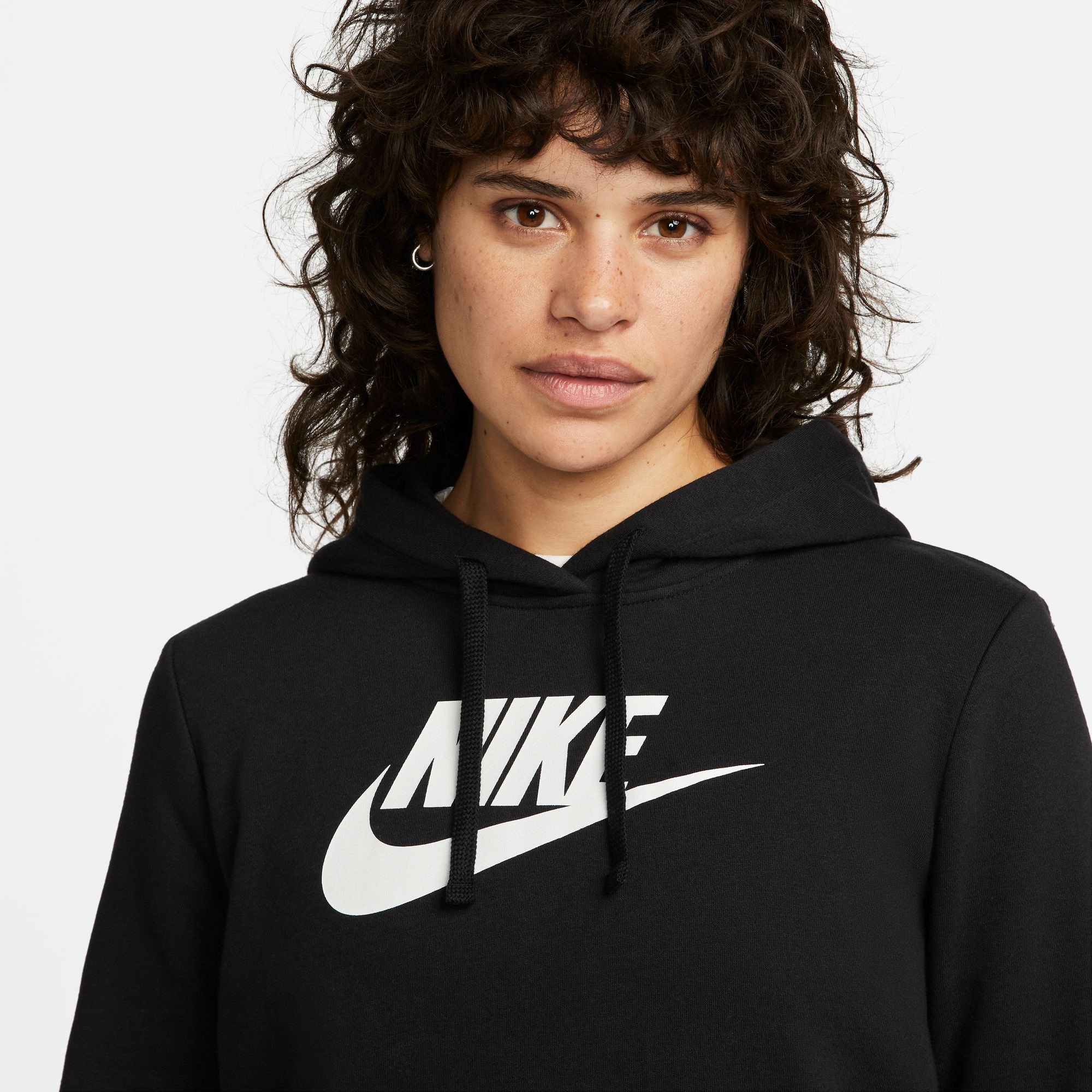Nike Sportswear Kapuzensweatshirt »Club Fleece Women's Logo Pullover Hoodie«, Damen Kapuzenpullover aus weichem Fleece Material