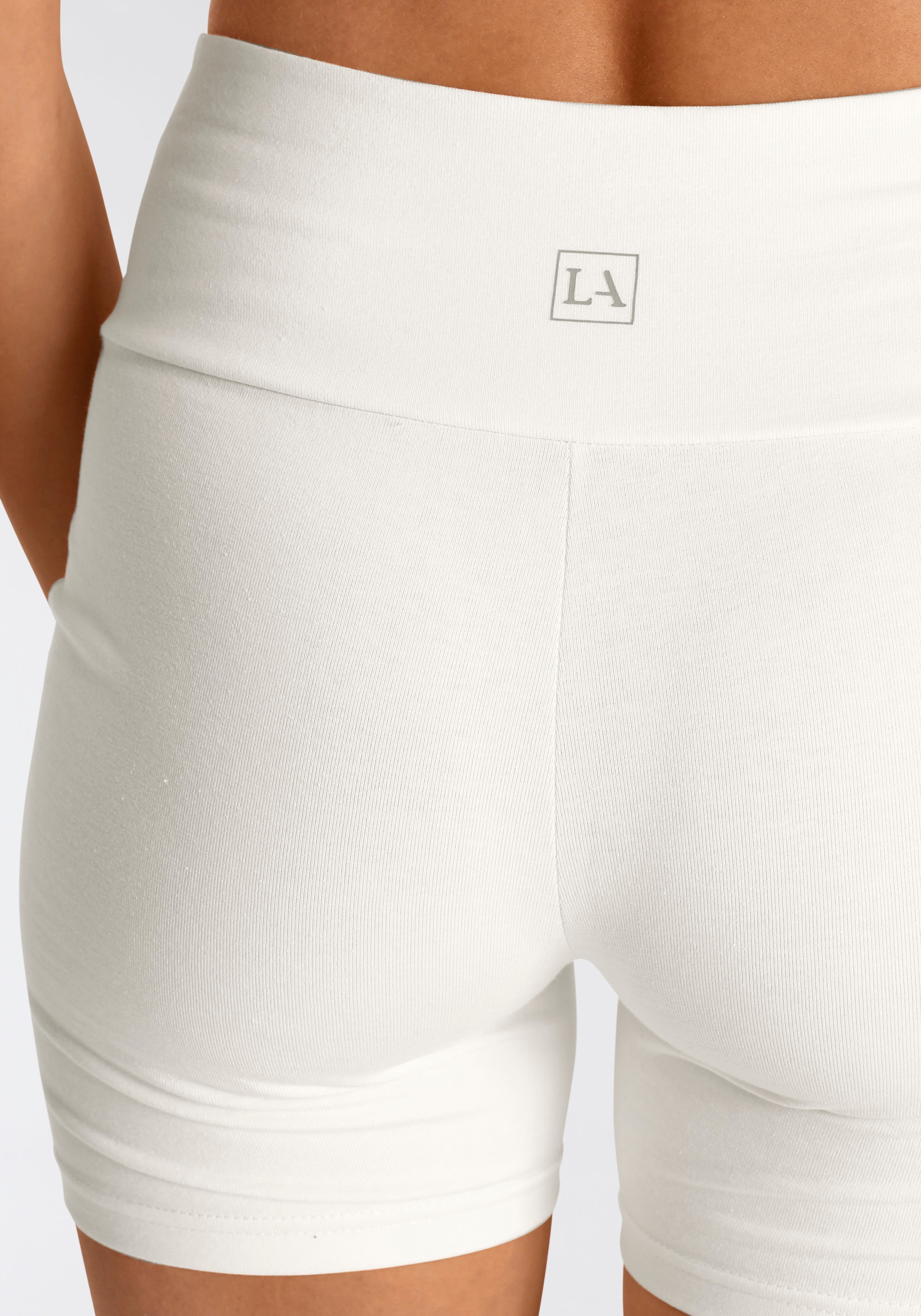 LASCANA Shorts, mit breitem Bündchen und Logodruck