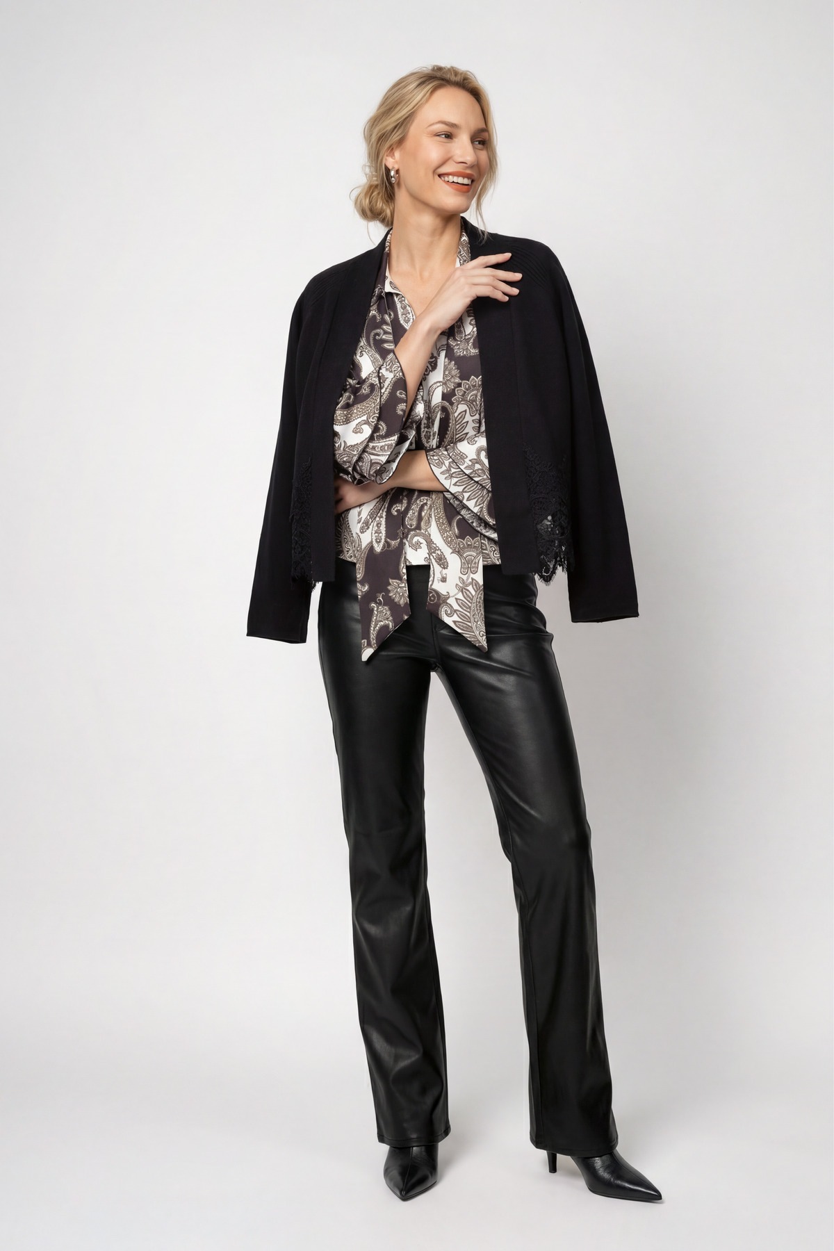 Monari Strickjacke »Jacke Strickjacke Spitze« Regular fit mit Spitze