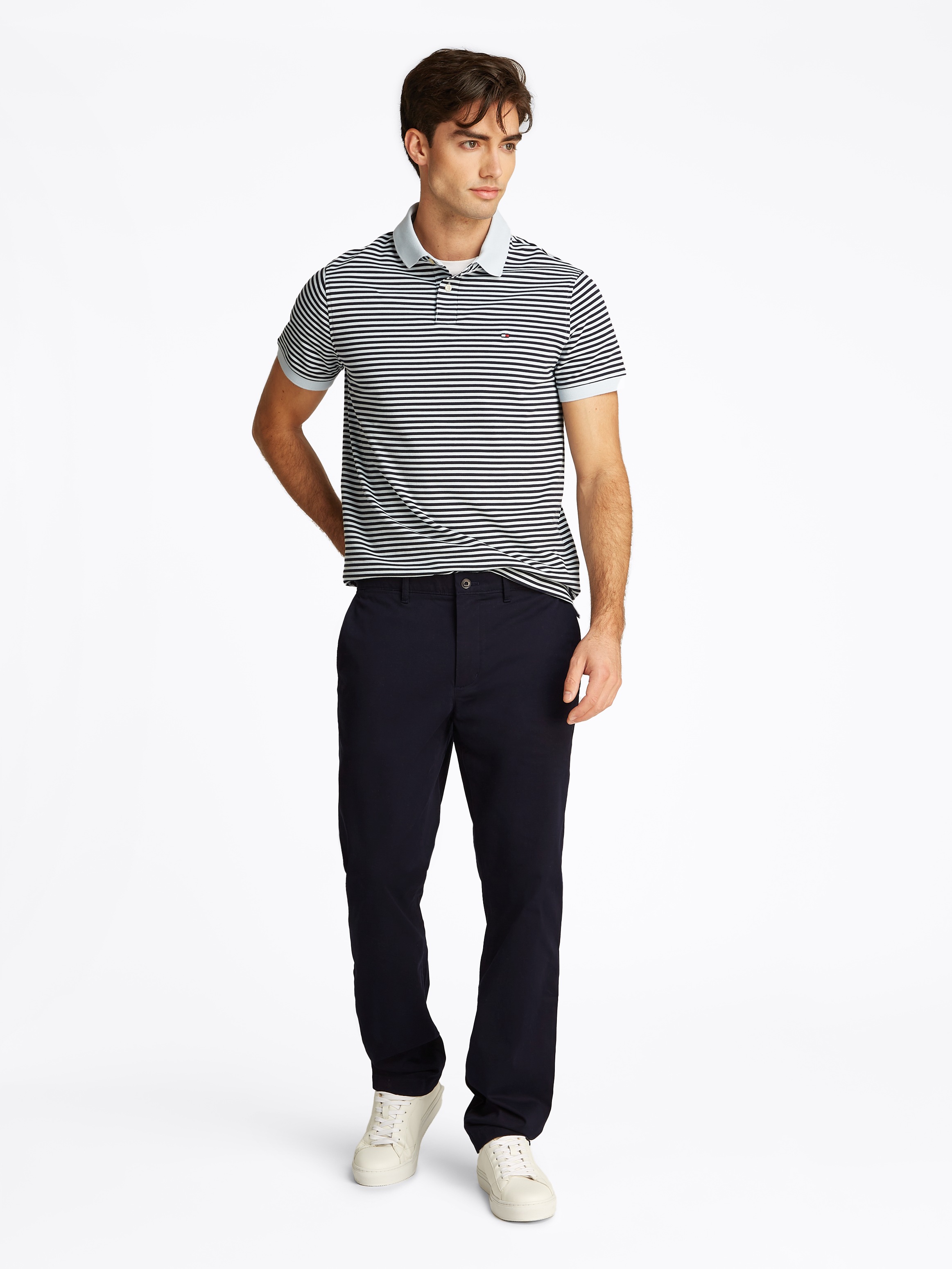 Tommy Hilfiger Chinohose »DENTON CHINO SATIN«, mit Gesäßtaschen mit Knopf, Logostickerei