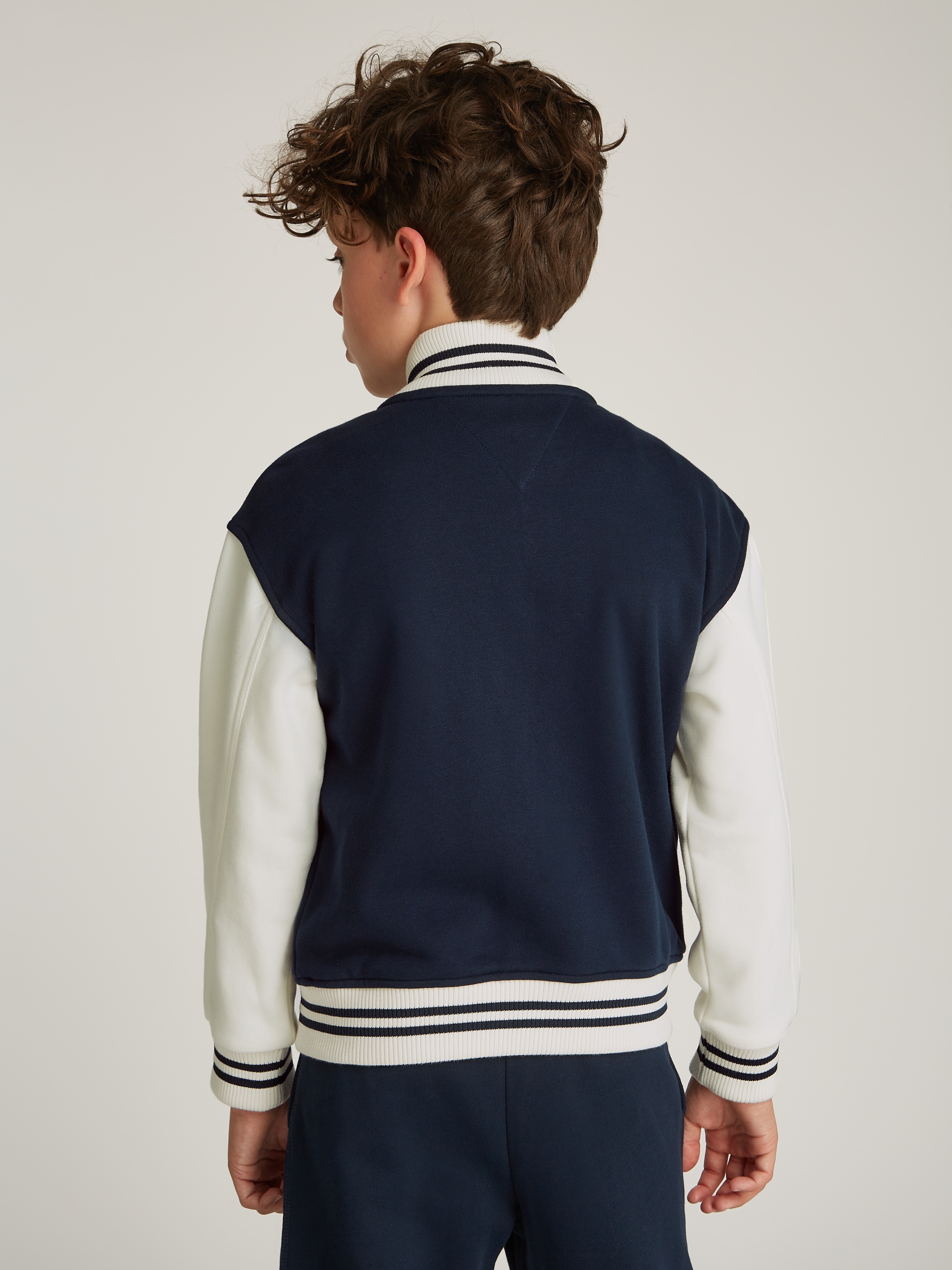 Tommy Hilfiger Sweatjacke »U MINI CORP LOGO BOMBER«, mit kontrastfarbenen Ärmeln, mit Logodruck