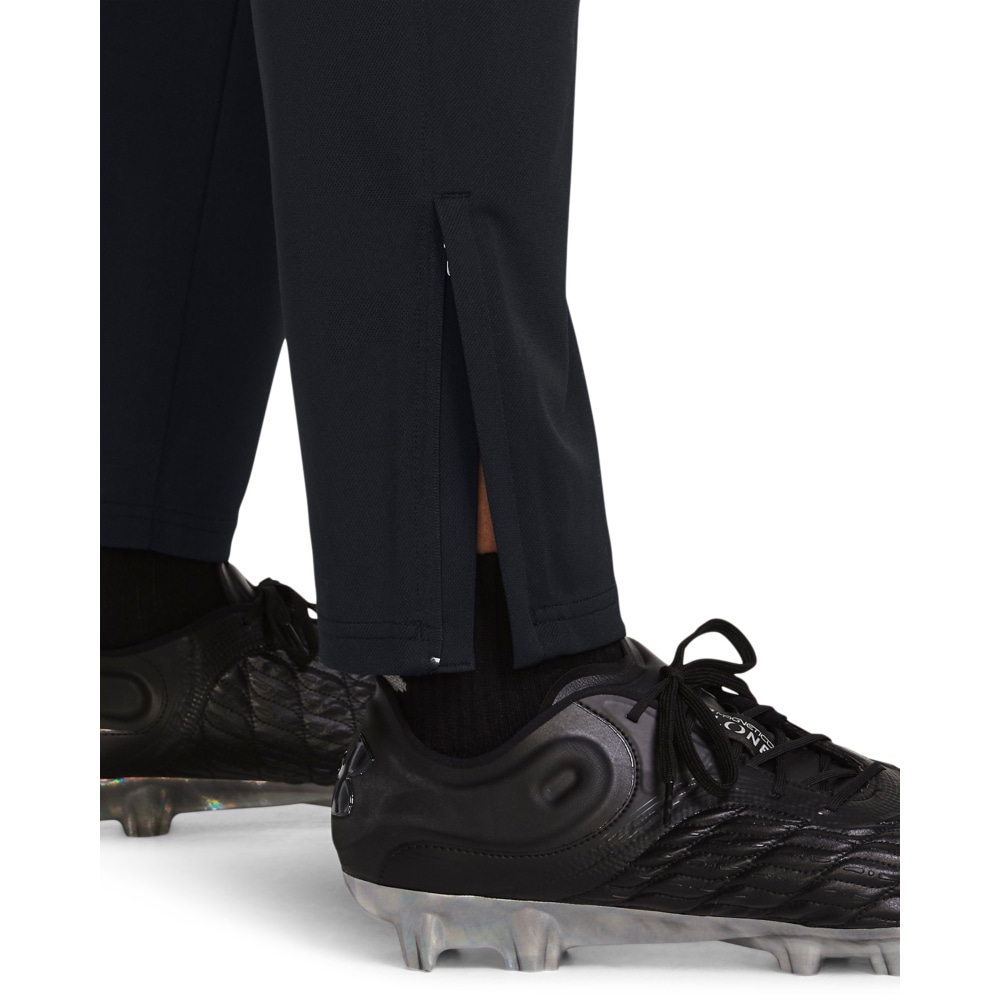 Under Armour® Trainingshose »UA Challenger Hose für«  für vielseitige Aktivitäten, leichtes Material, bequeme Passform