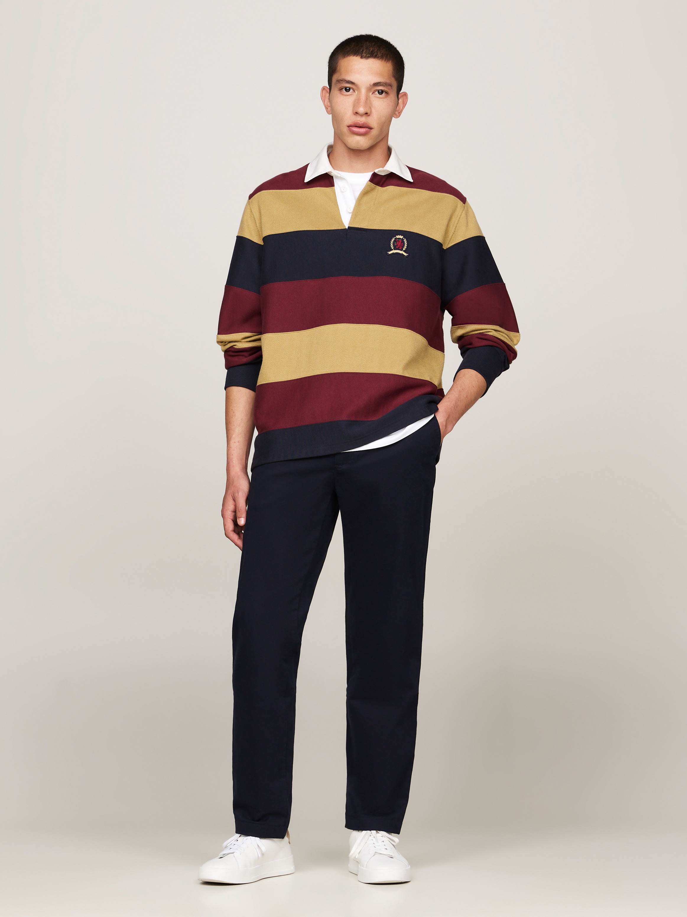 Tommy Hilfiger Chinohose »DENTON CHINO SATIN«, mit Gesäßtaschen mit Knopf, Logostickerei
