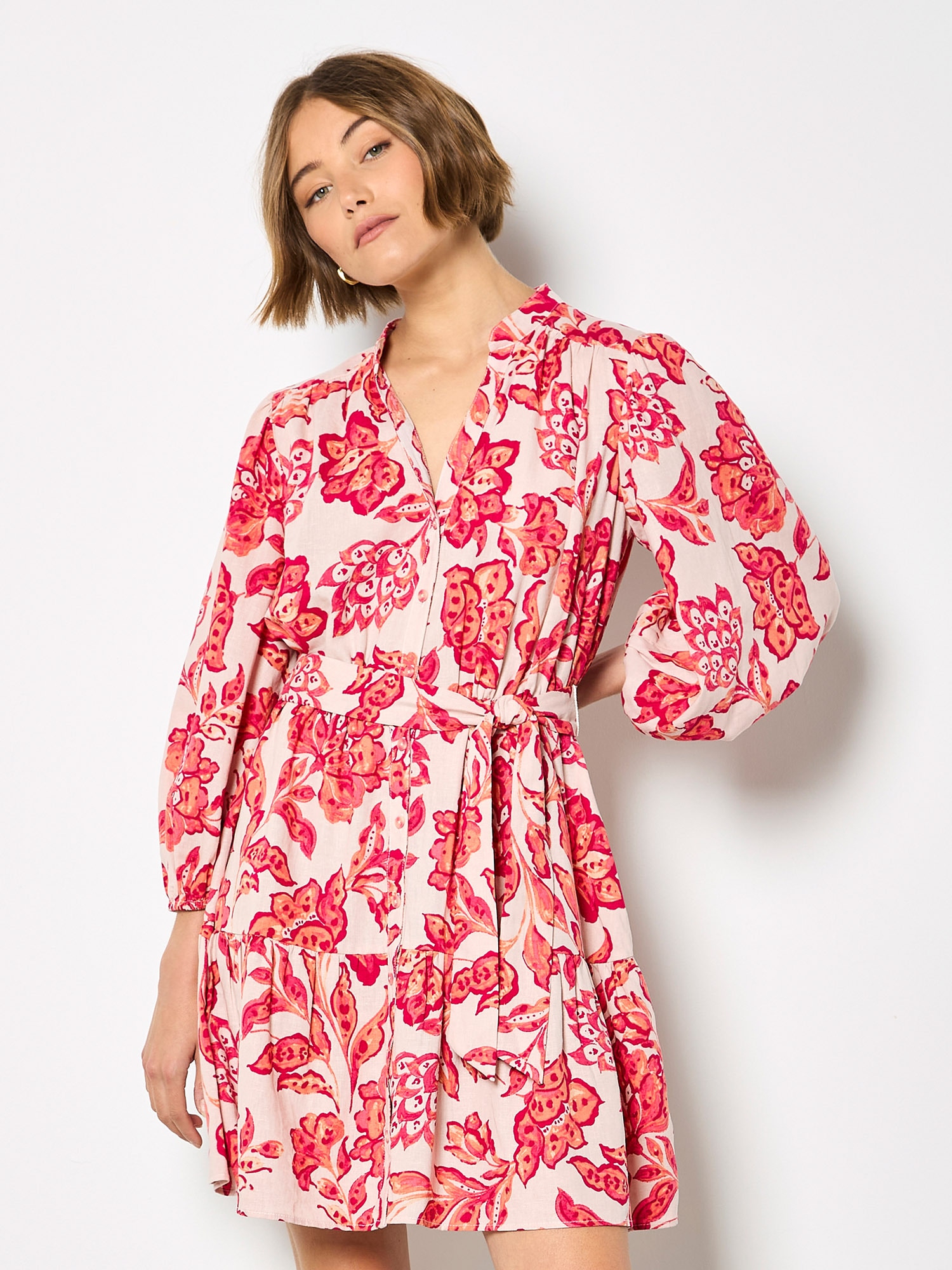 Apricot Minikleid »Malerisches Sarasa-Minikleid mit Blumenmuster« mit Gürtel