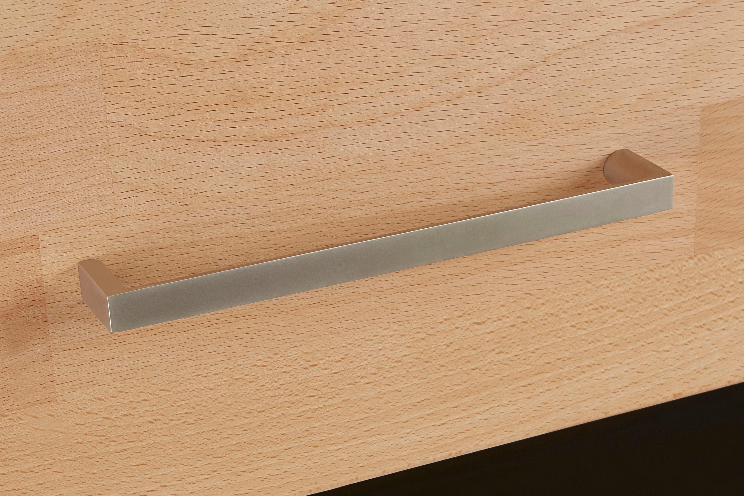 Home affaire Stauraumvitrine »Ribe,90cm breit,125cm hoch, Fronten Massivholz,4 breite Fächer«, Korpus Holzwerkstoff,2Türen mit Glaseinsatz, Böden versetzbar