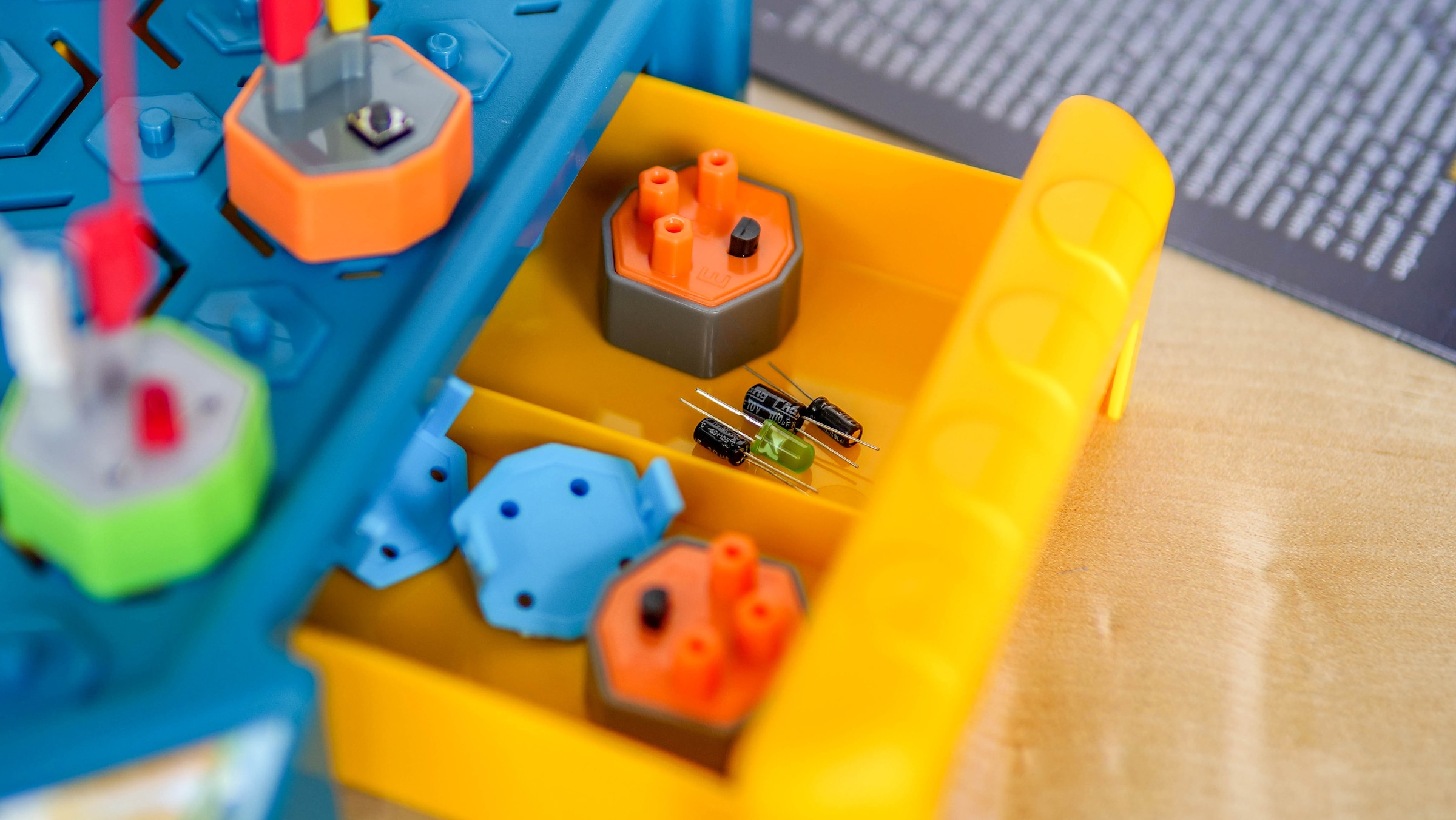 Clementoni® Experimentierkasten »Galileo, Mein Elektro-Labor«
