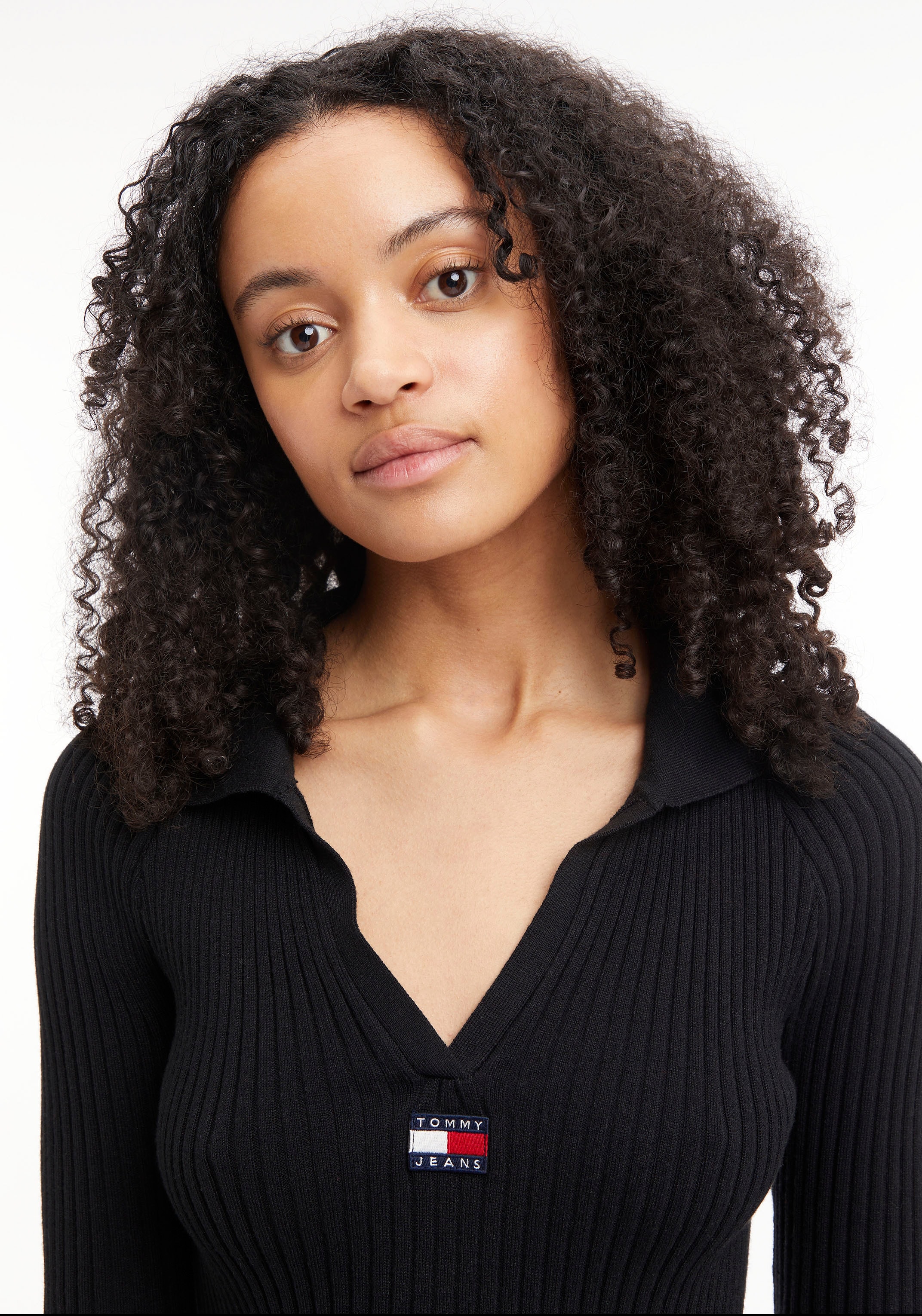 Tommy Jeans Strickpullover »TJW BADGE RIB COLLAR SWEATER«, mit Kragen & Tommy Jeans Badge