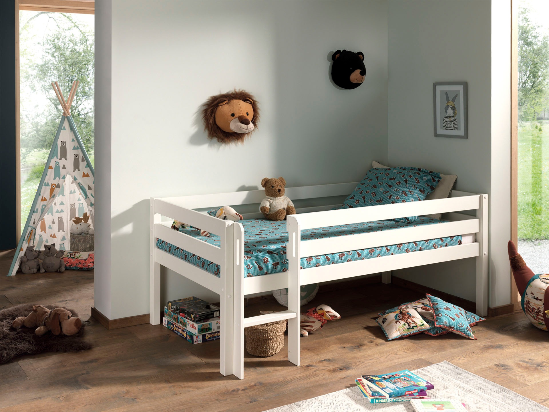 Vipack Spielbett »Vipack Pino«, (Made in Europe), Niedriges Spielbett mit LF 90 x 200 cm, Ausf. weiß oder grau lackiert