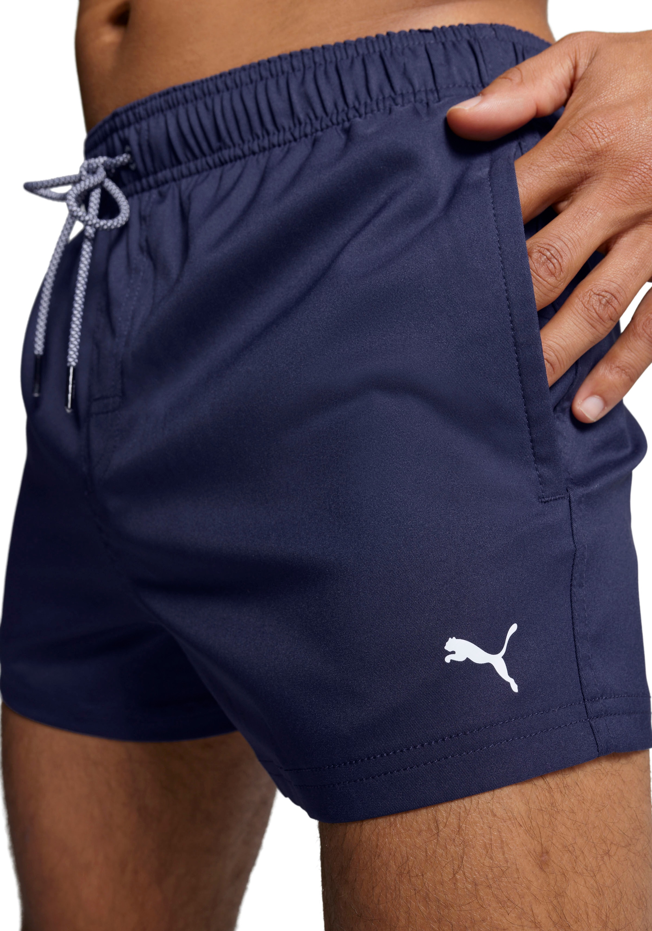 PUMA Badeshorts »PUMA SWIM MEN SHORT LENGTH SWIM SHORTS« mit seitlichen Eingriff-Taschen,   Gesäßtasche mit Klettverschluss